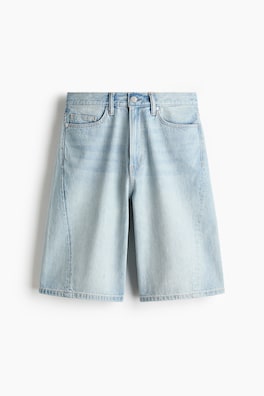 Baggy jeansshorts med framflyttad sidsöm