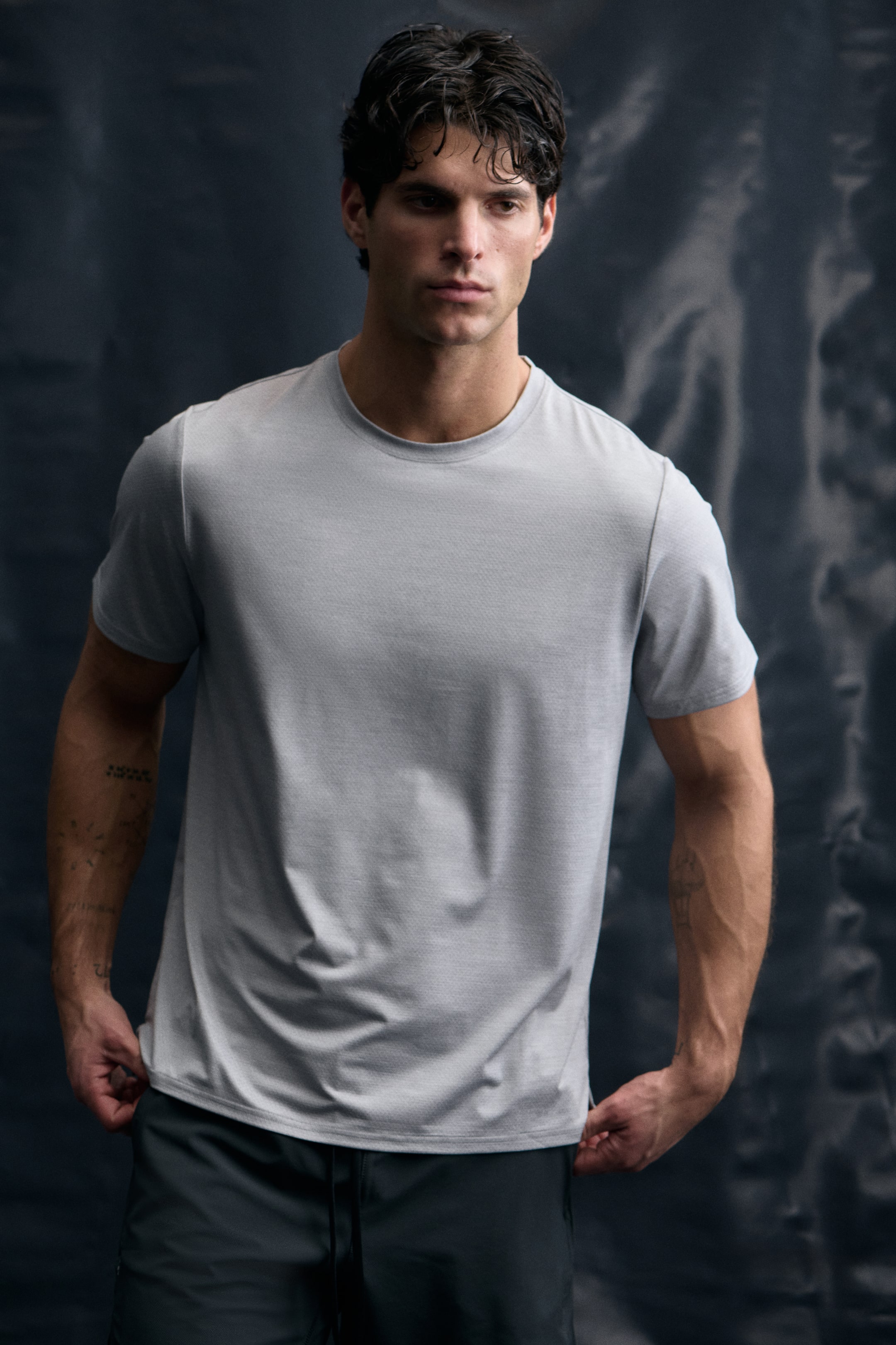 Ampliar la imagen: Playera deportiva de malla con DryMove™ - Gris jaspeado - Men | H&M MX 1