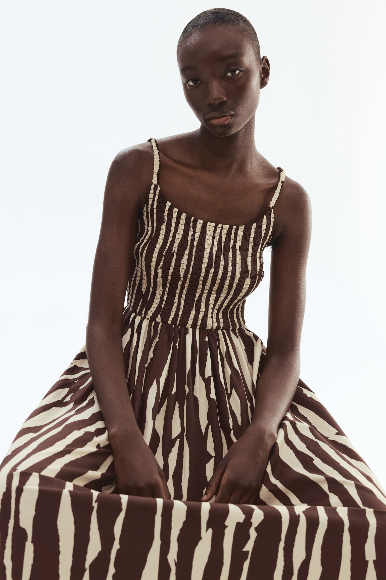 Váy cotton poplin may xếp nếp - Màu nâu đậm/Hoa văn/Màu đen/Màu nâu đậm/Chấm bi - 3