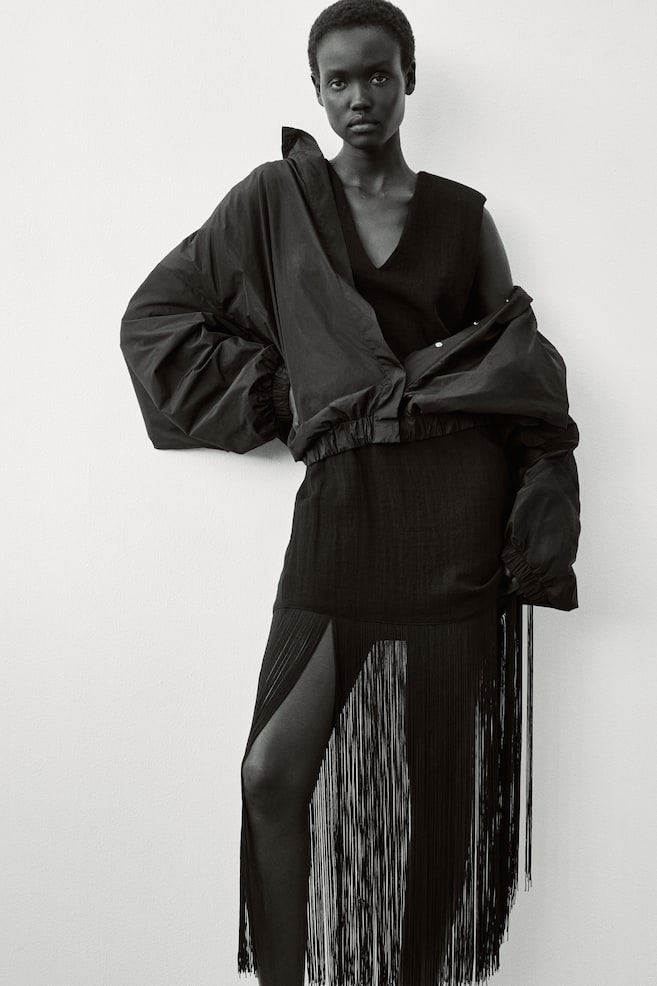 Vestido con flecos y hombreras - Negro - 5