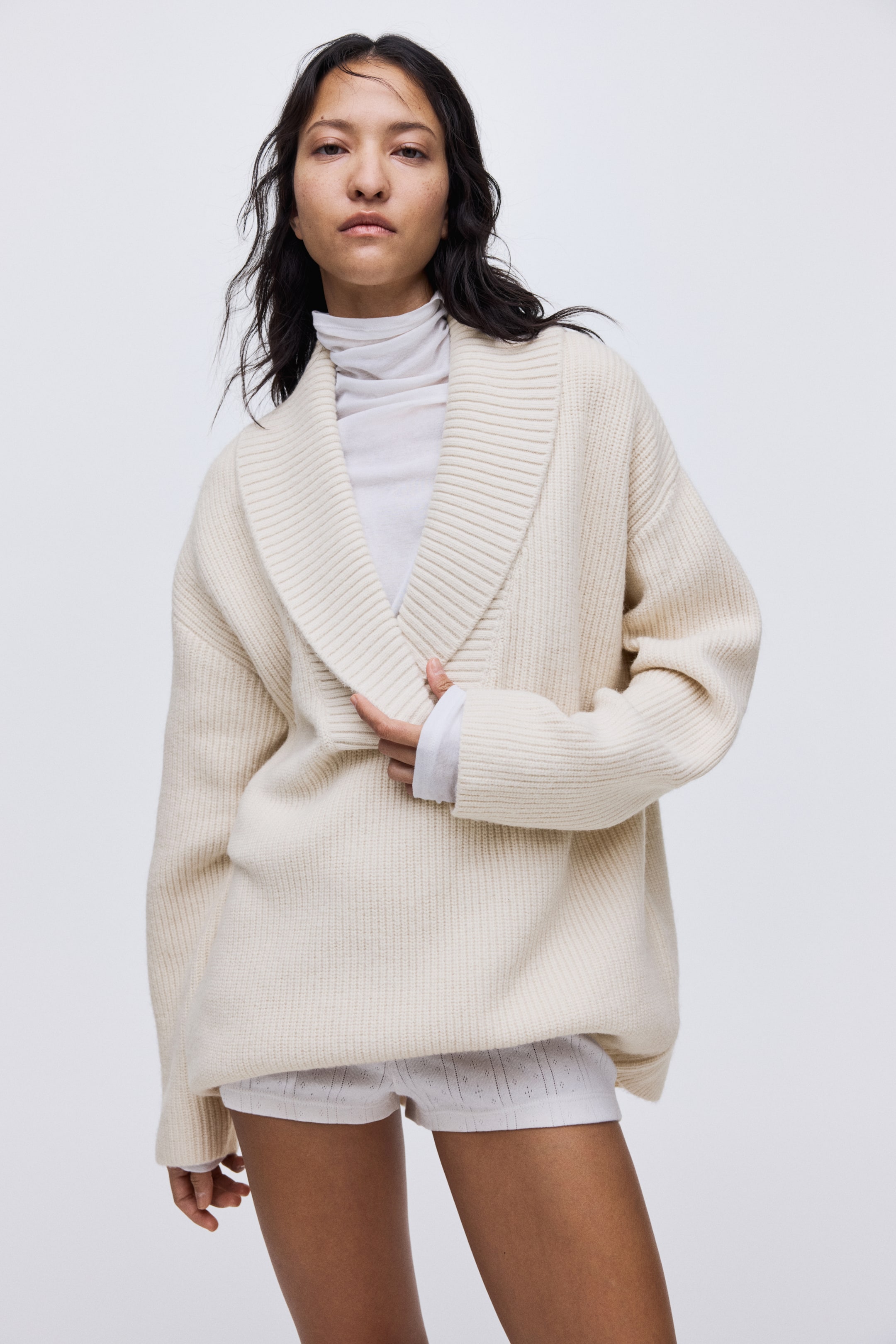 拡大画像を表示: Rib-knit shawl-collar jumper - クリーム - レディース | H&M JP 3