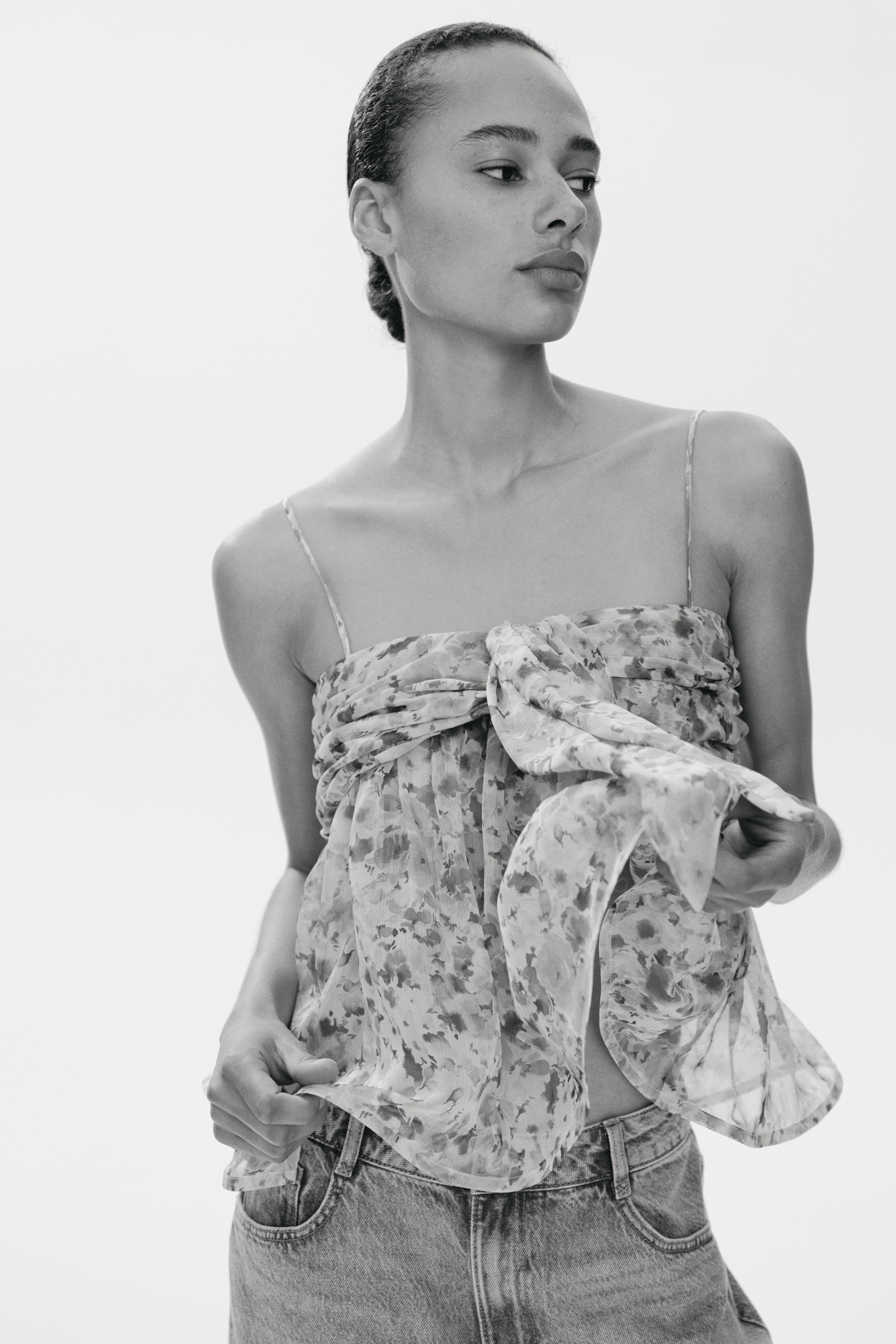 Top in chiffon con fasce da annodare - Viola chiaro polvere/fiori