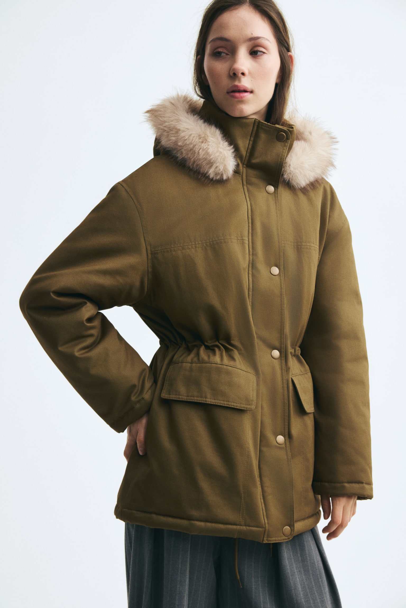 Женская куртка H&M Oversized Fluffy-Trim, цвет: Оливковый зелёный — фото 4