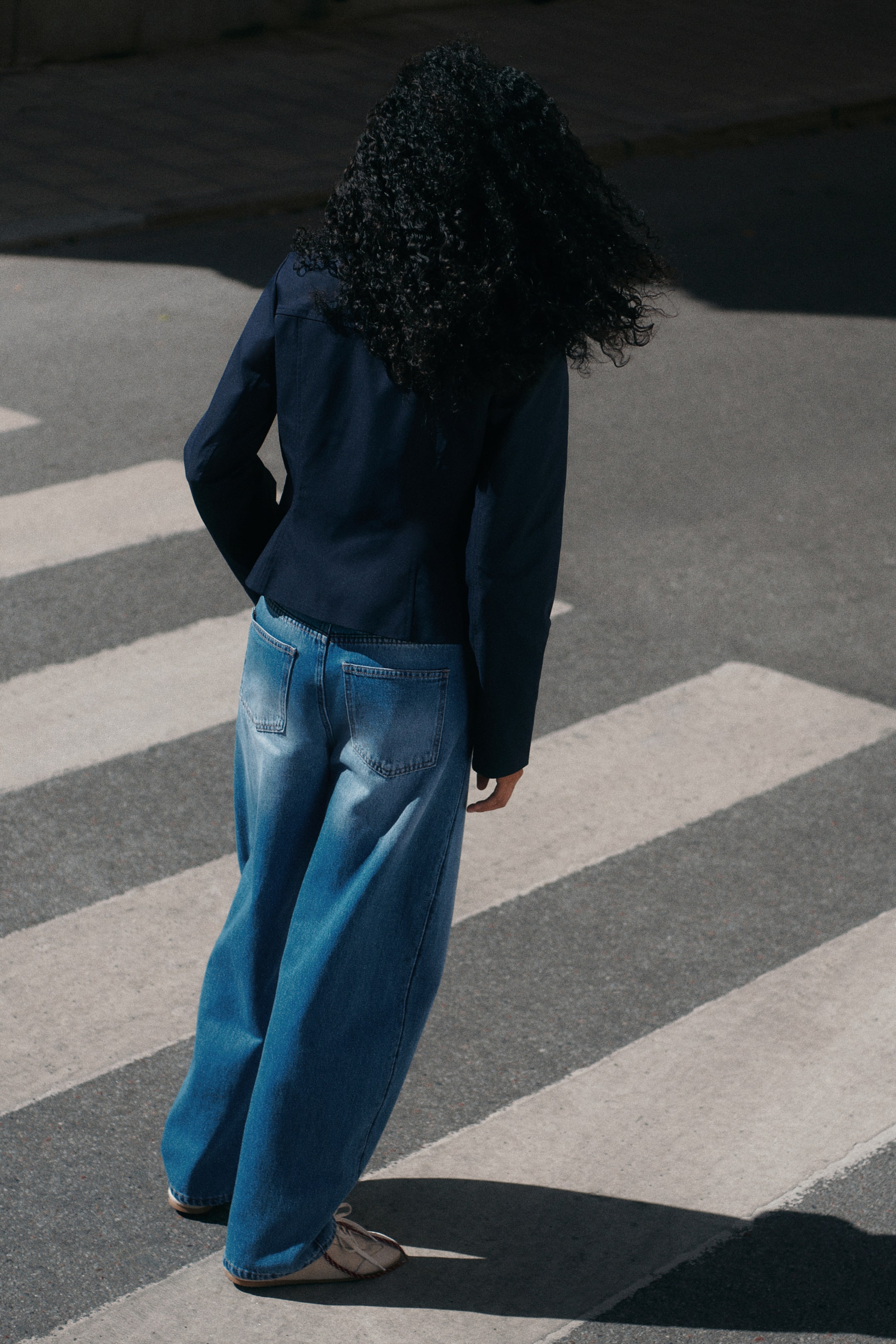 Barrel-Leg High-Waist Jeans