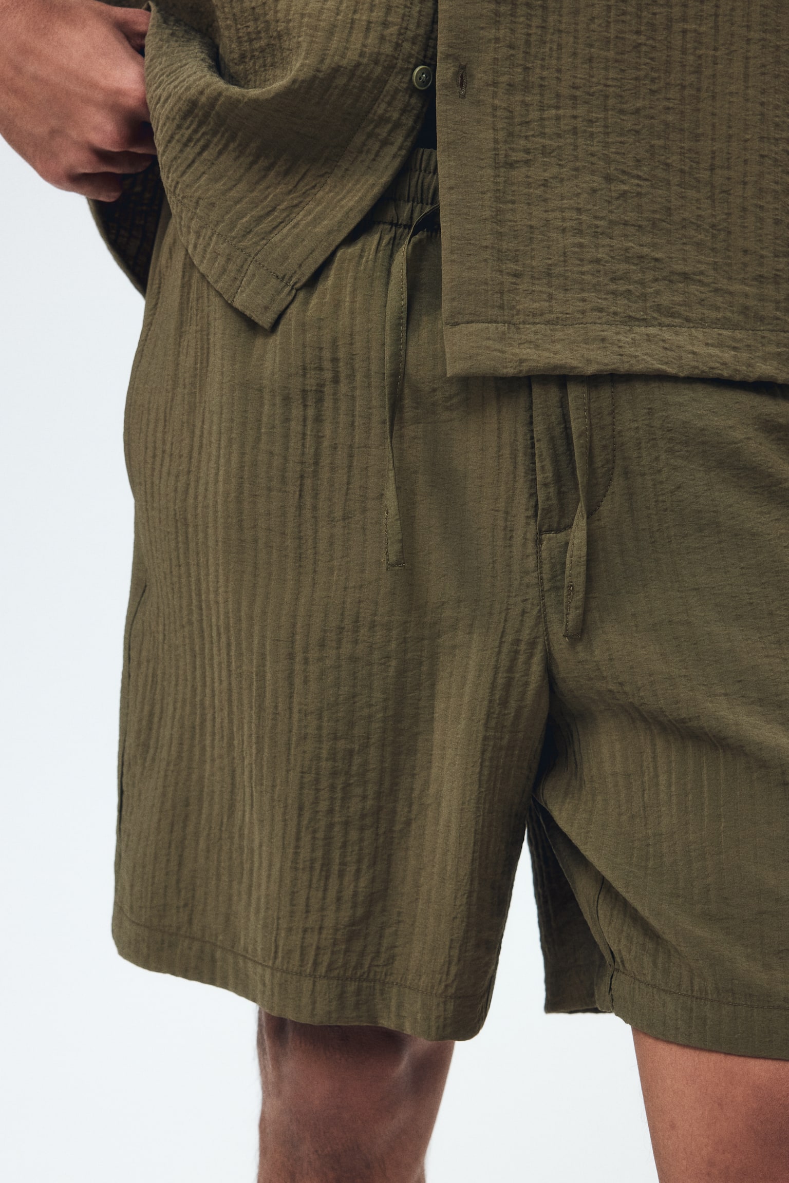 Relaxed Fit Textured shorts-Khaki green - 4