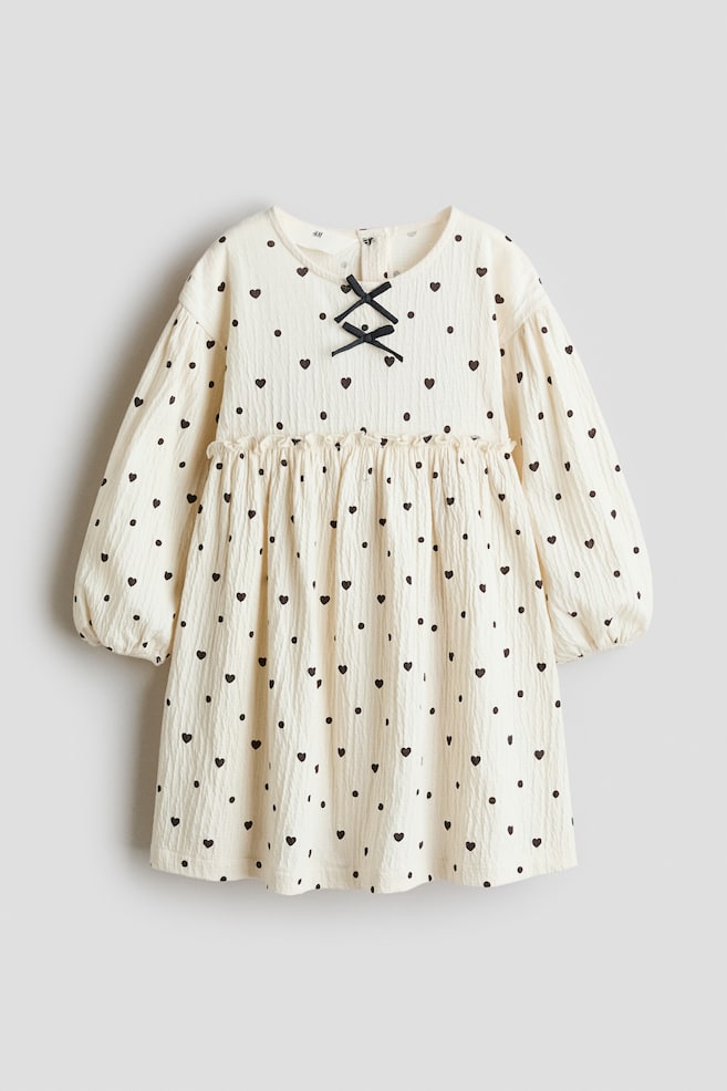 Gecrinkeltes Kleid mit Zierschleifen - Cremefarben/Herzen/Beige/Leopardenprint - 1