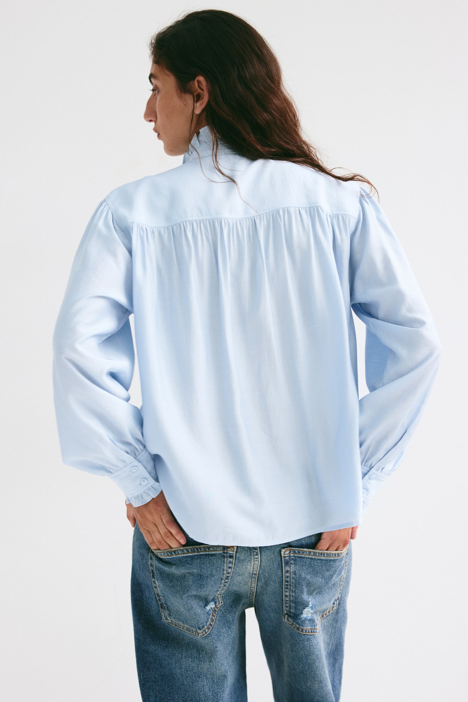 Женская блузка H&M Ruffled Button-Front Blouse, цвет: Светлый синий — фото 5