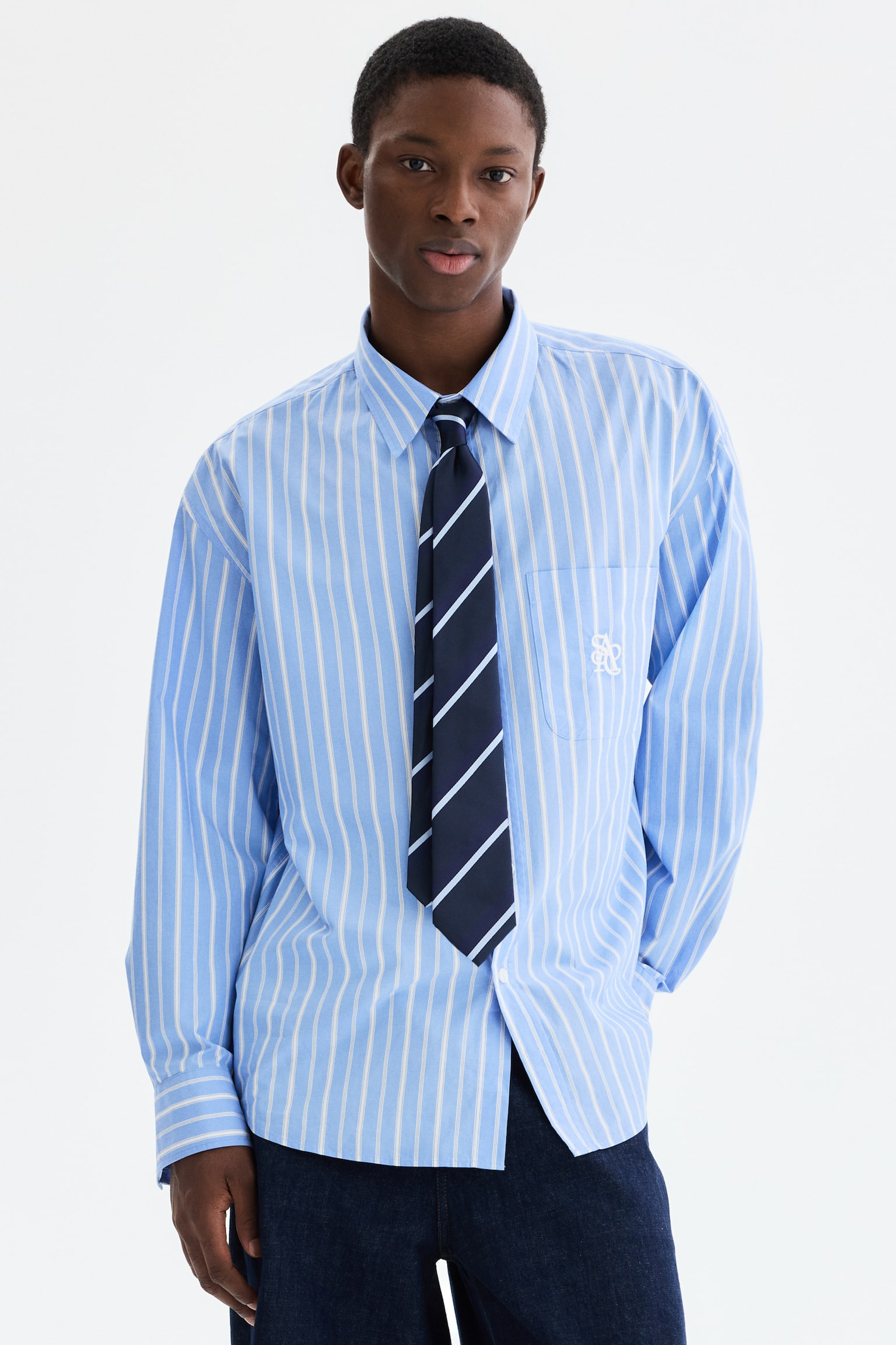 Мужская рубашка H&M Relaxed-Fit Poplin, цвет: Светлый синий / Полосатый — фото 3