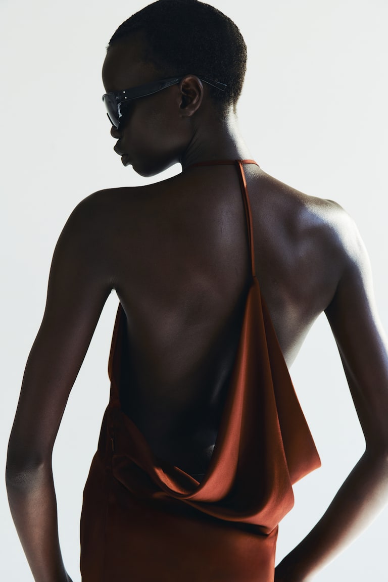 Satenska haljina s halter-izrezom