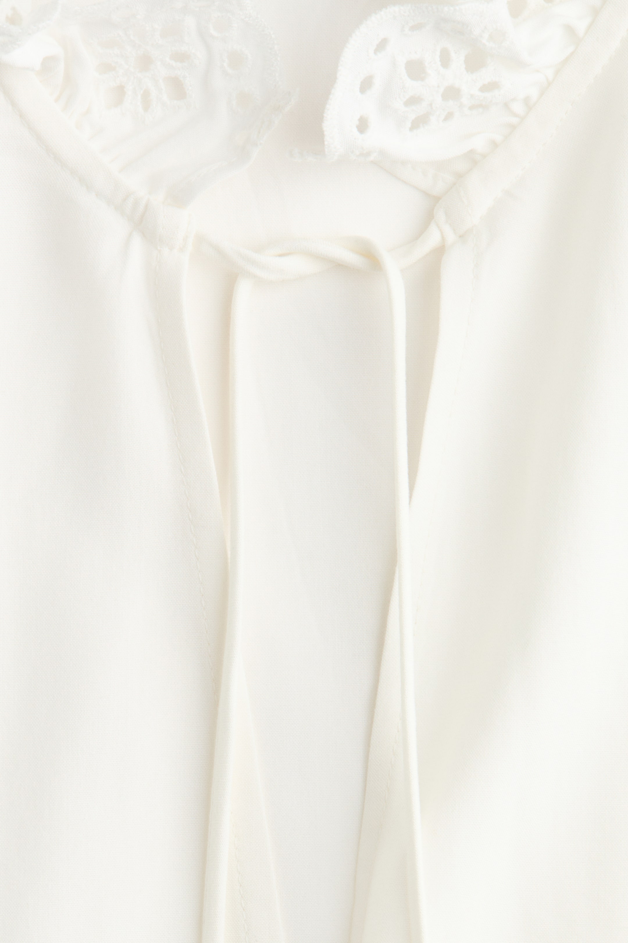 Nagyobb kép megtekintése: Fodorszegős blúz - Világosbézs - NŐI | H&M HU 4