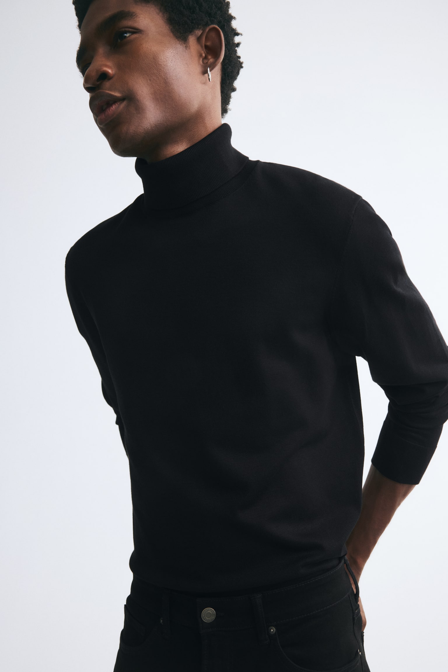 Мужской свитер H&M Regular-Fit Fine-knit Turtleneck, цвет: Чёрный — фото 6