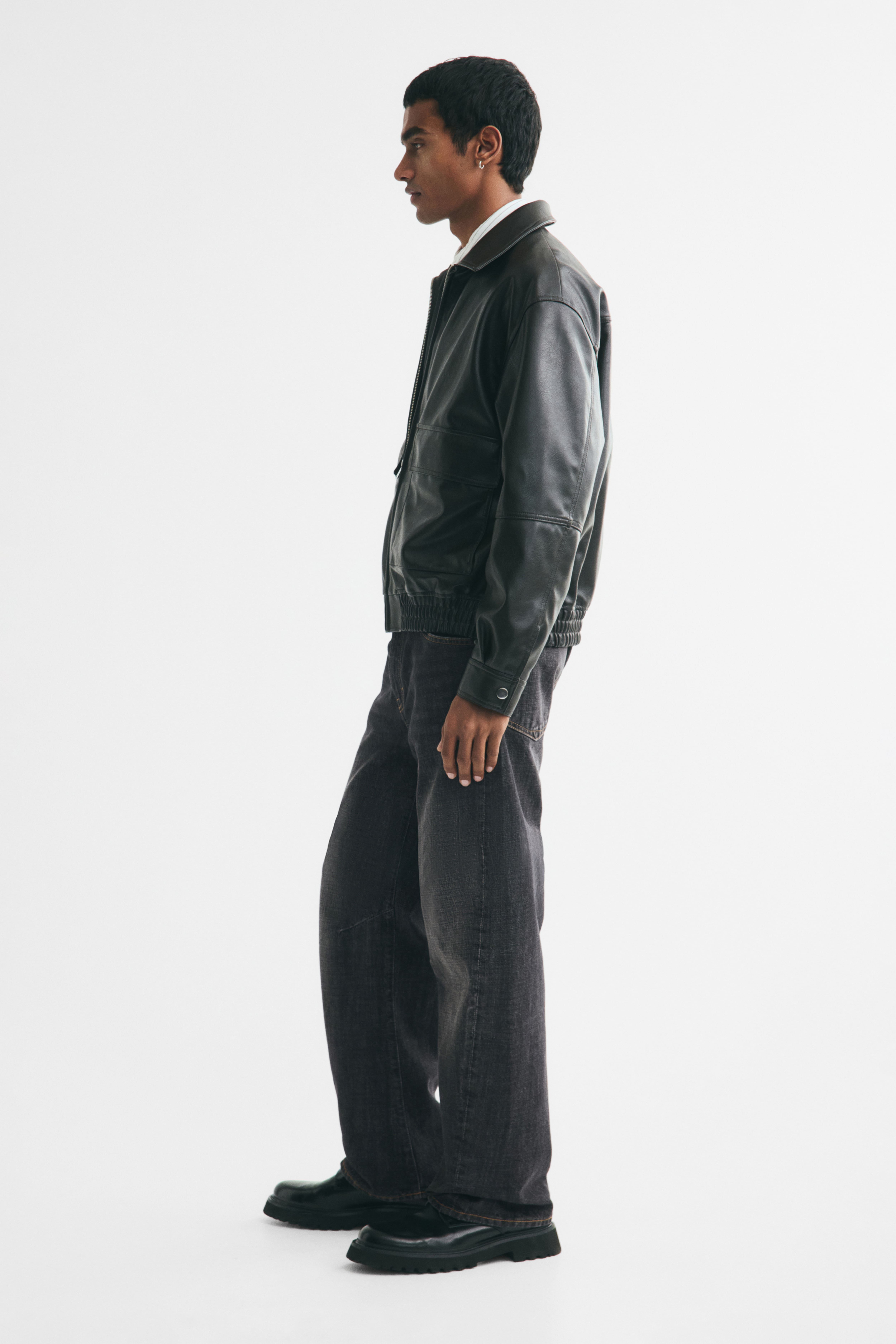 Loose-Fit Barrel-Leg Jeans