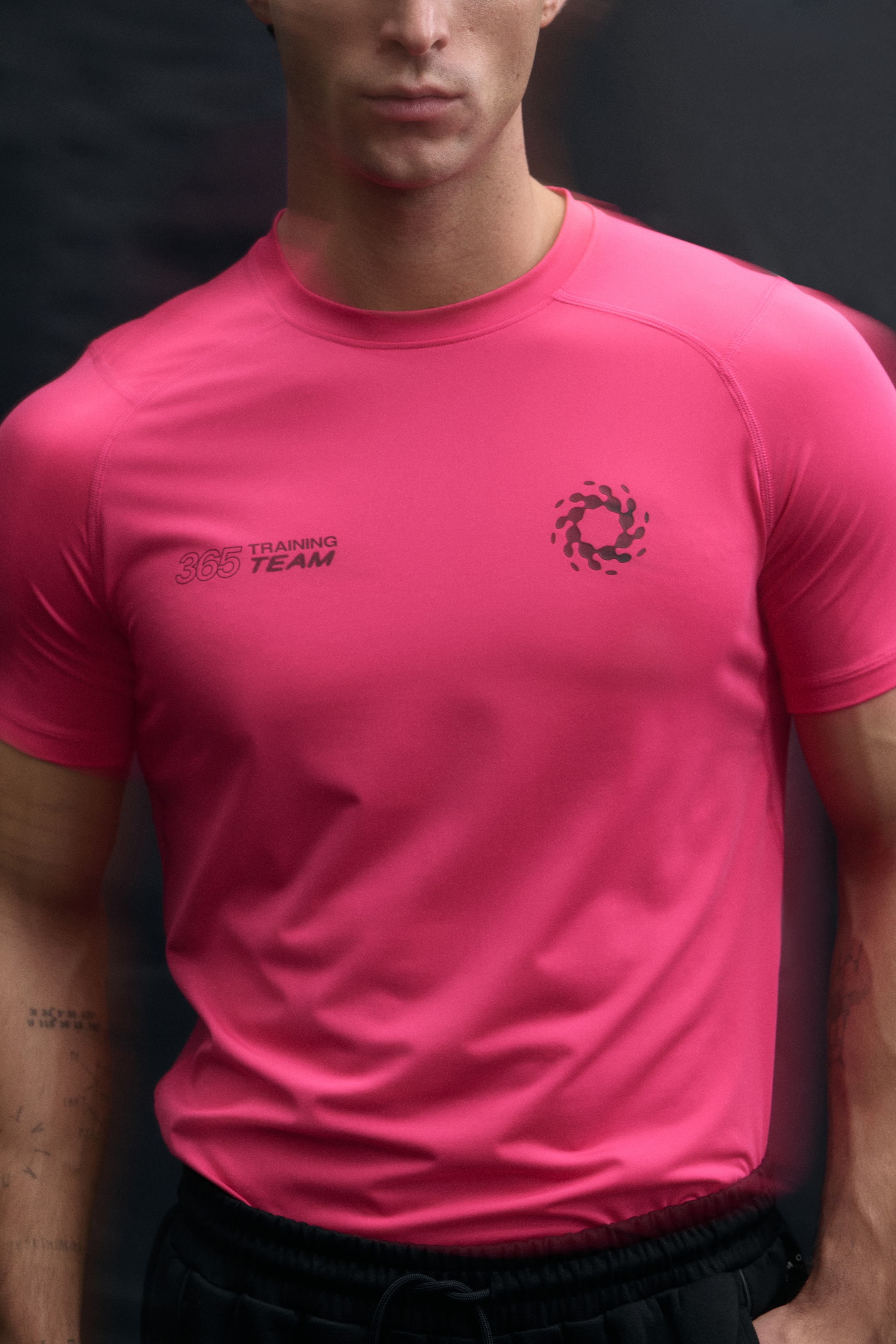 이미지 확대 보기: 스포츠 티셔츠 머슬핏 DryMove™ - 핫핑크/365 Training Team - Men | H&M KR 2