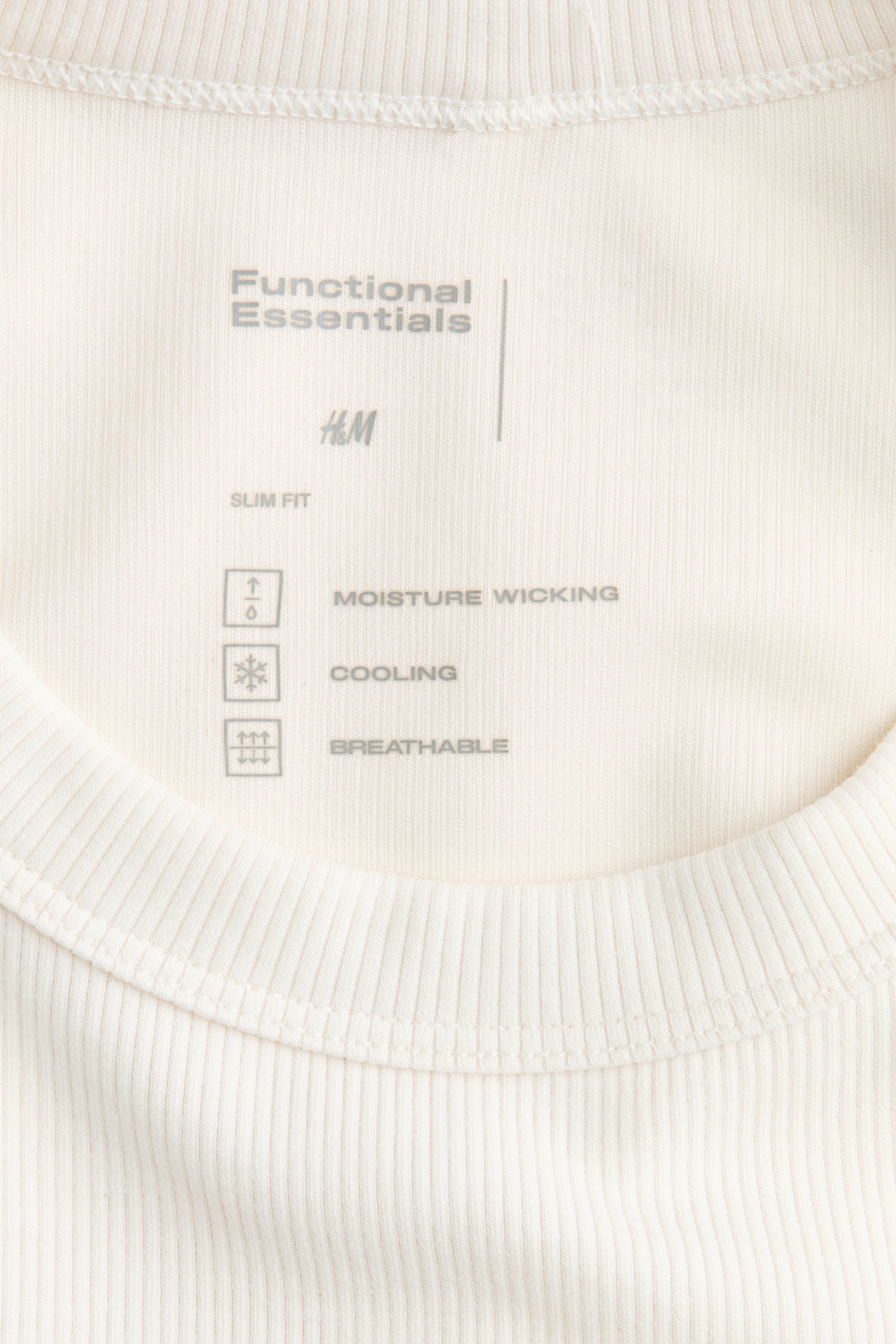T-shirt côtelé rafraîchissant près du corps