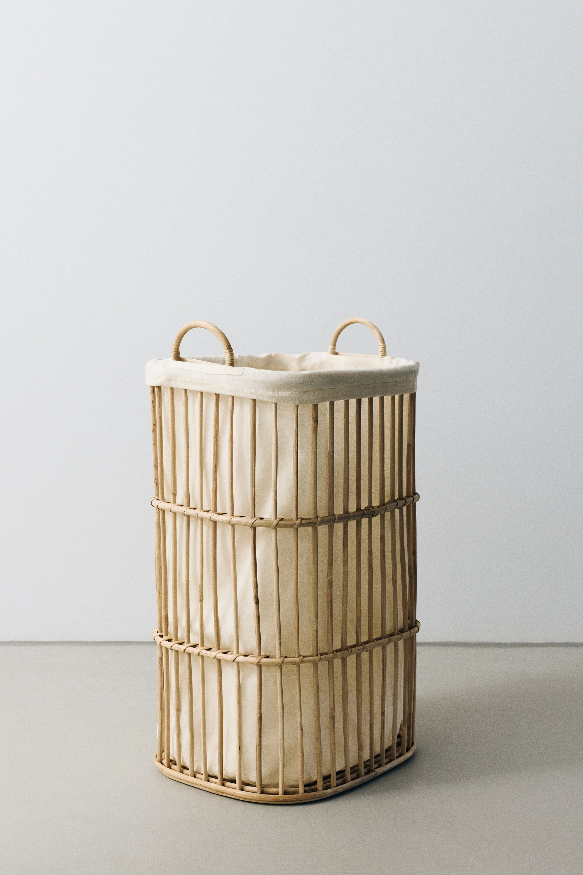 Wäschekorb aus Rattan