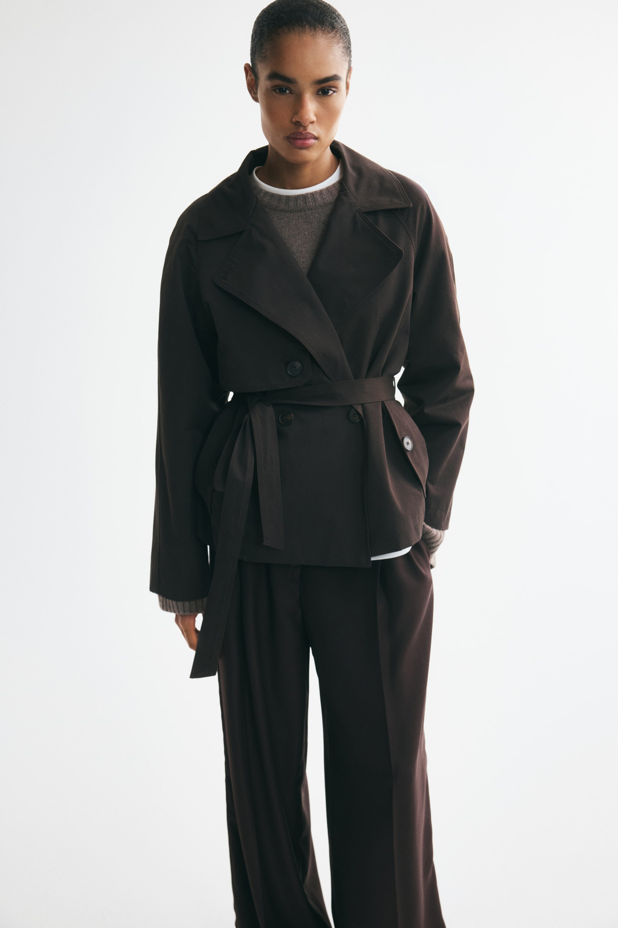 Imperméable court avec ceinture à nouer