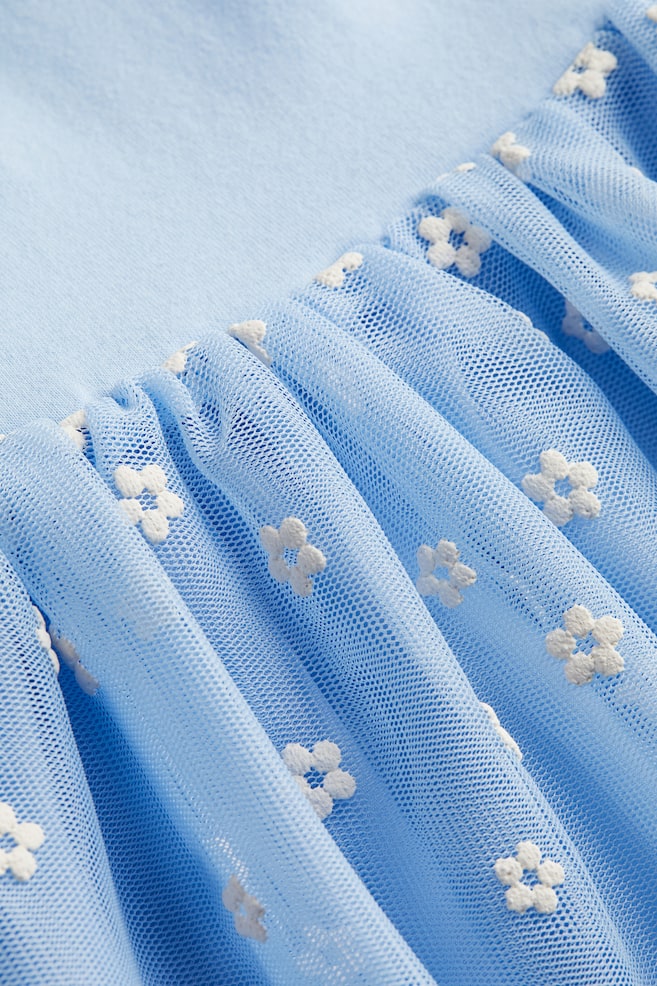 Asymmetrisk kjole med underdel i tyl - Lyseblå/Blomstret/Lys rosa/Pailletbesat/Hvid - 4