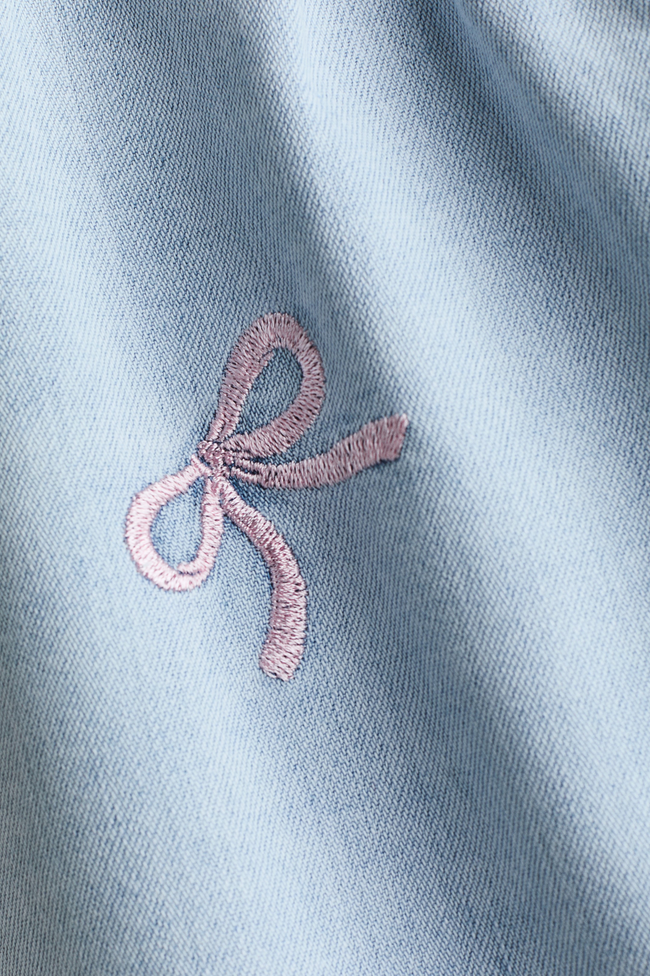 Детские платья H&M Denim Shirt Dress with Embroidery — фото 2