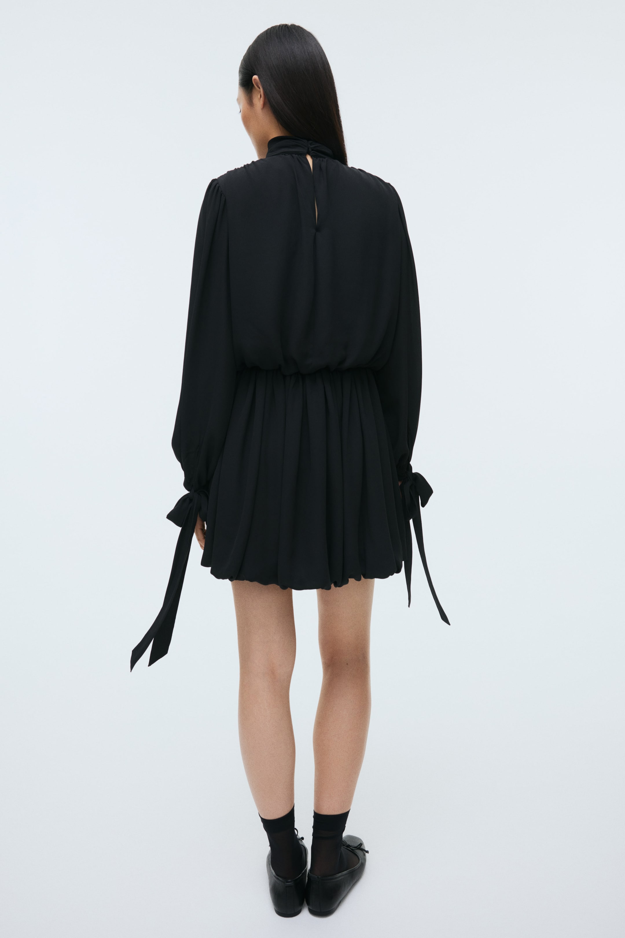 Ampliar la imagen: Bow-detail dress - Black - Ladies | H&M MX 4