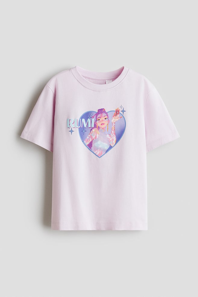 Katoenen T-shirt met geprint motief - Paars/KPop Demon Hunters/Donkergrijs/KPop Demon Hunters/Wit/KPop Demon Hunters/Donkergrijs gemêleerd/Nirvana/Geel/Nijntje/Wit/Zootopia/Roomwit/Hello Kitty/Roze/Vaiana/Lichtroze/Lilo & Stitch/Roze/Hello Kitty - 1