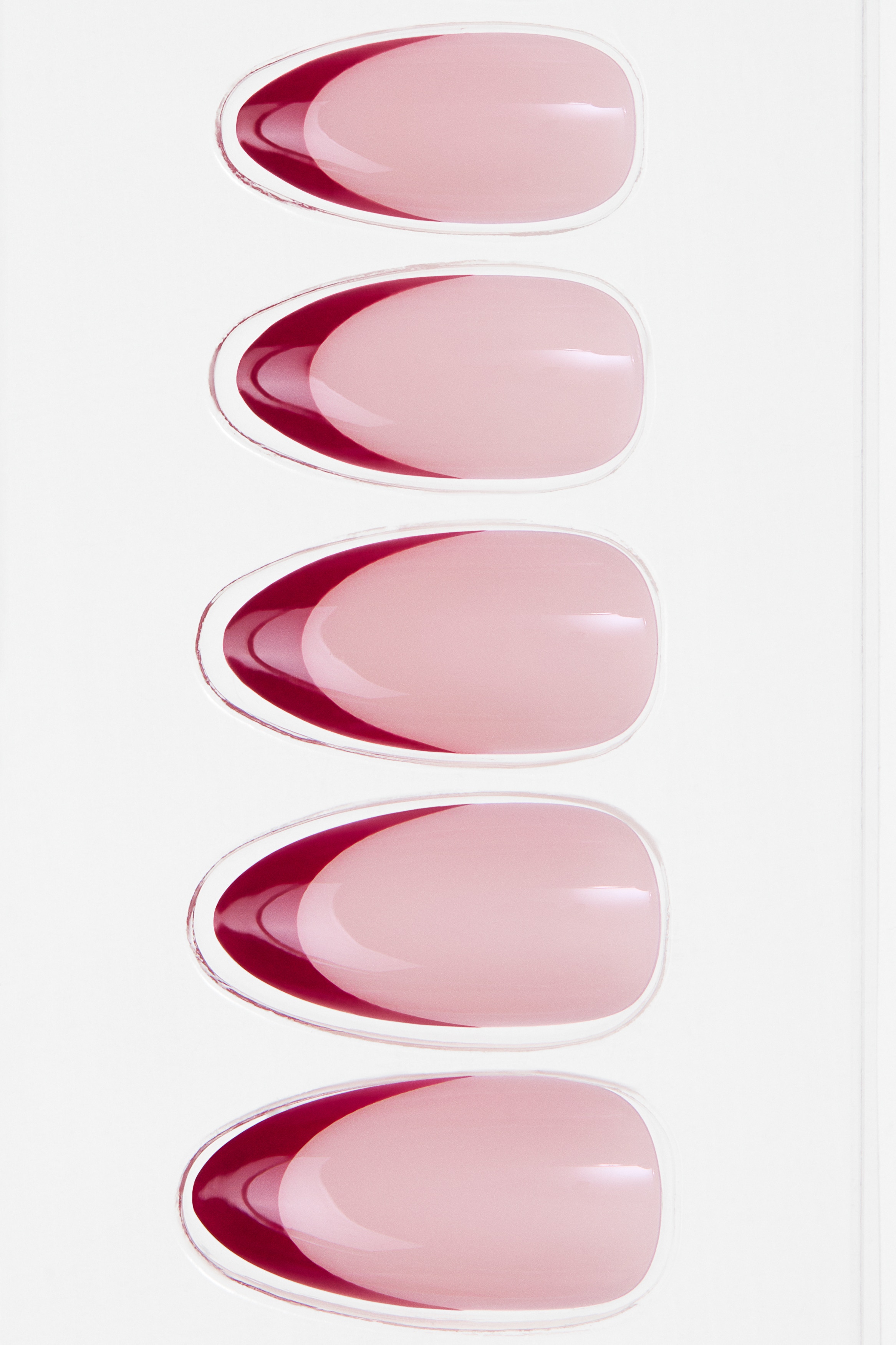 Press-on nailsModel