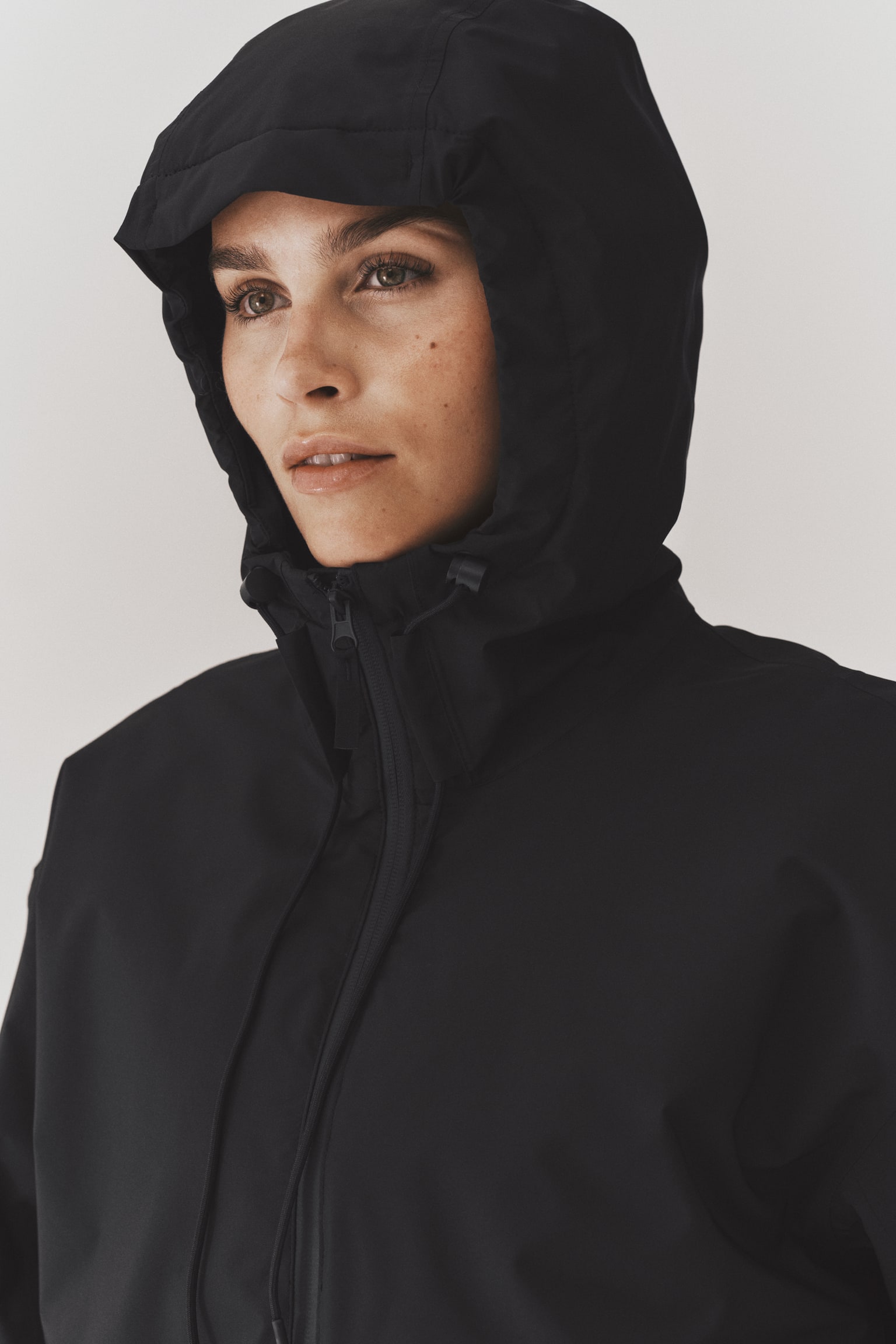Женская куртка H&M Move Padded Activewear Rain Jacket with StormMove™, цвет: Чёрный — фото 5