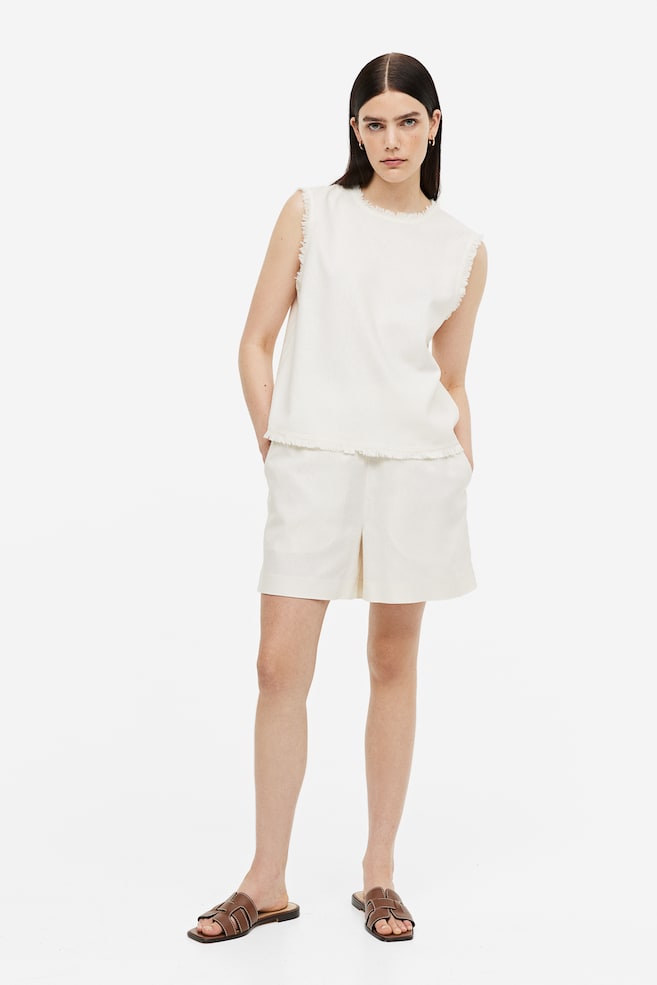 Shorts i silke med frynser - Hvid - 1