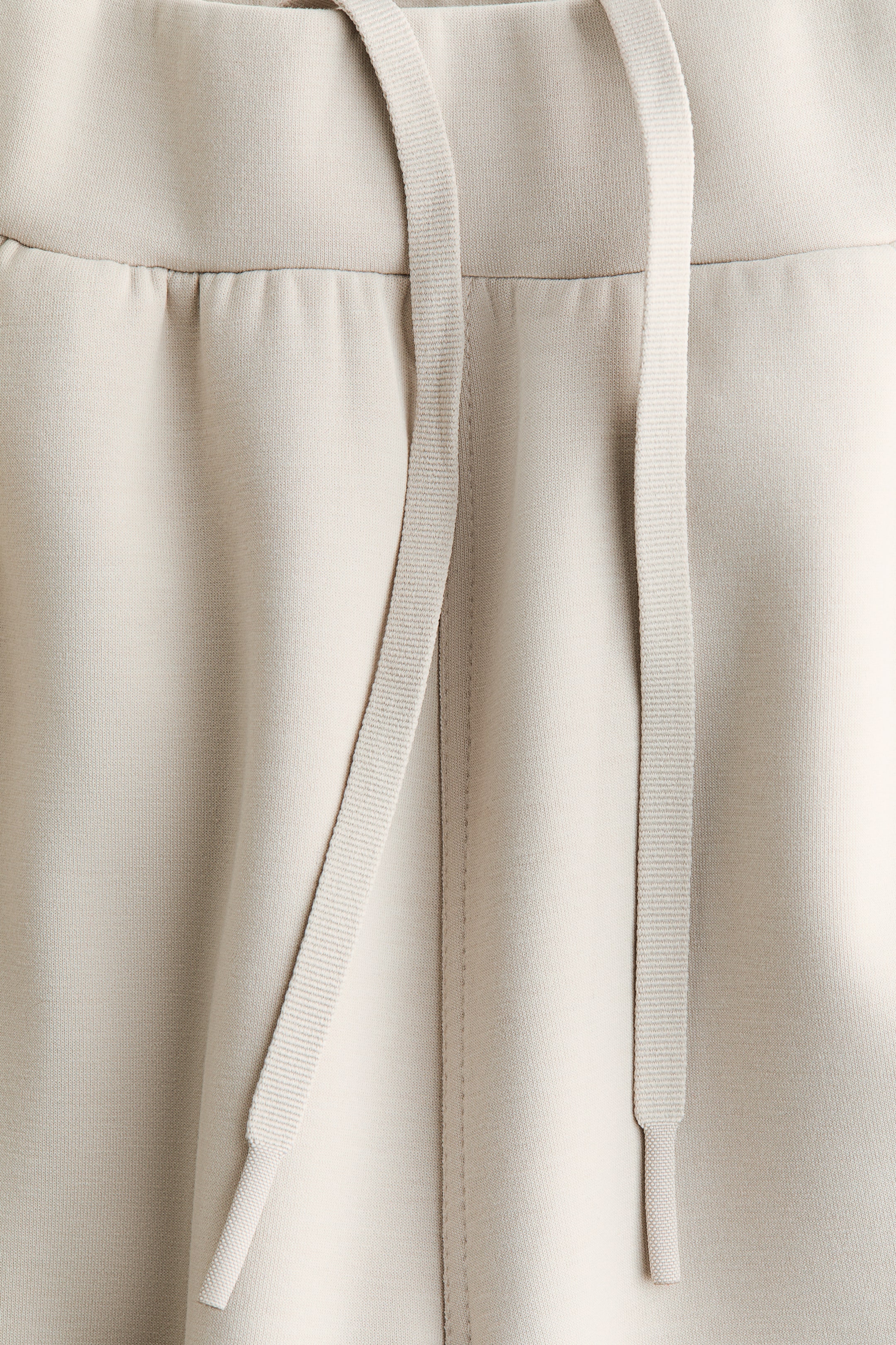 Loose-Fit Sports Joggers with DryMove™