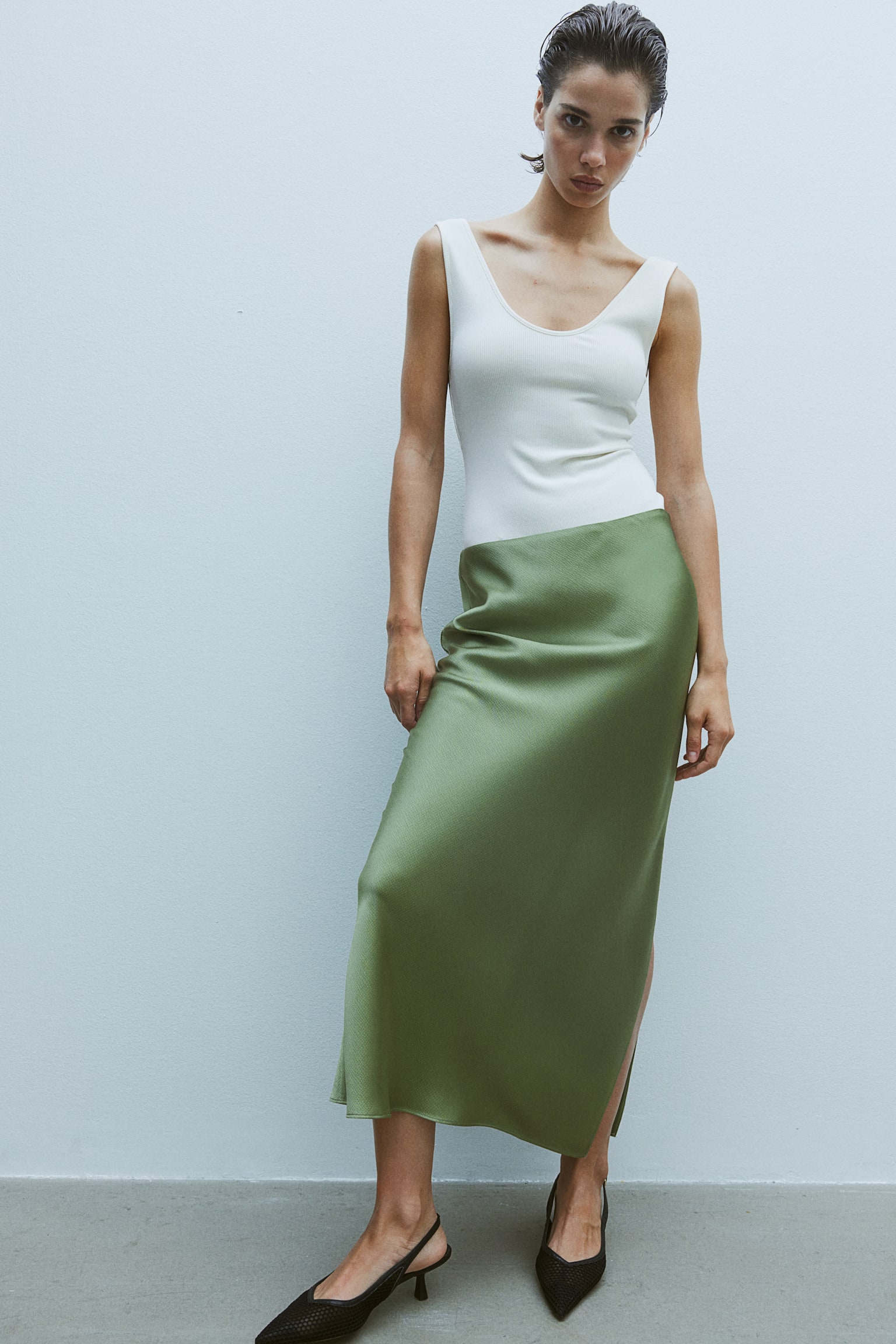 Crêpe Satin Skirt - Light khaki green/Black/Bright red/Cream - 1