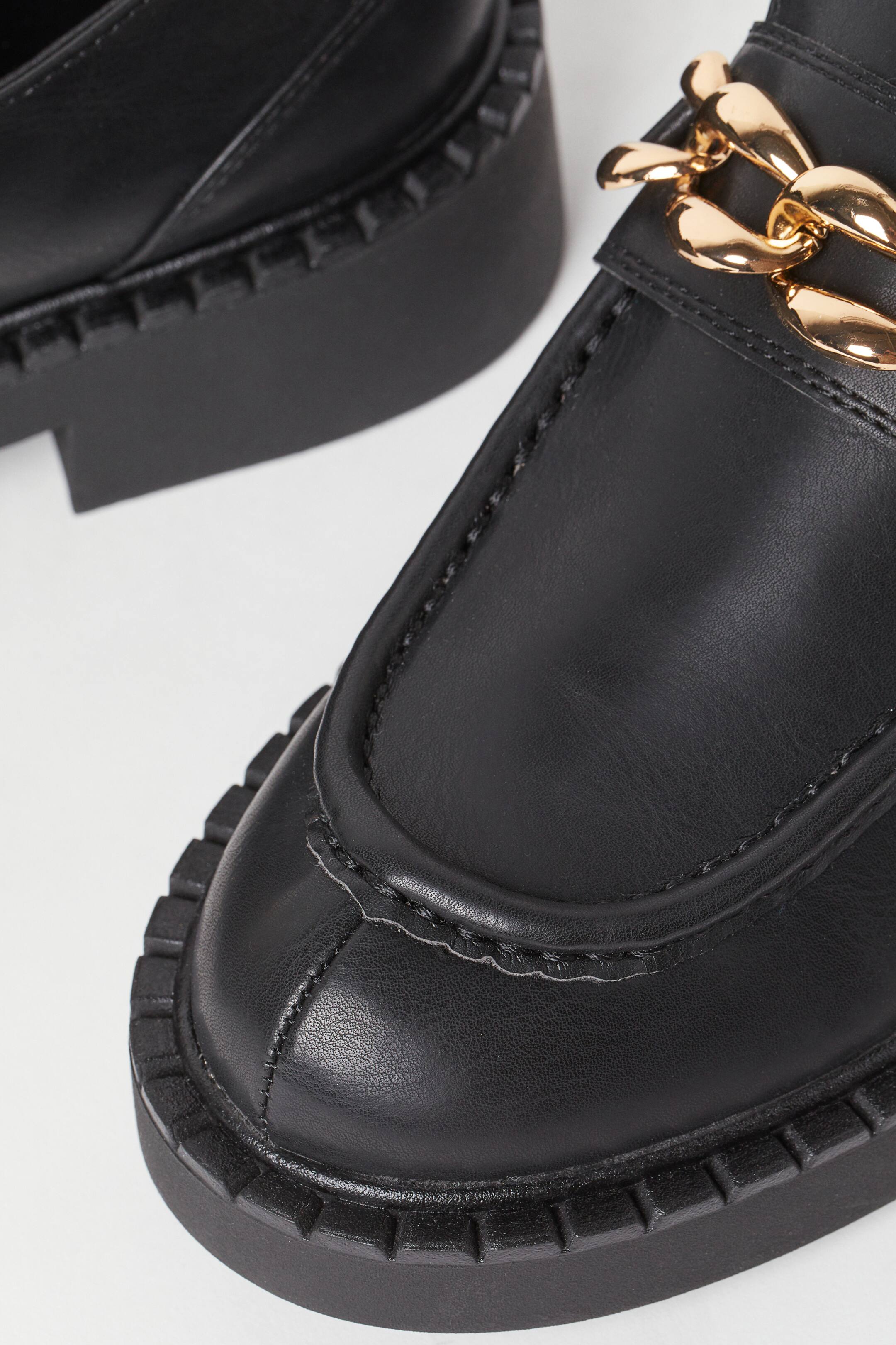 Visa större bild: Loafers med kedja - Svart - DAM | H&M FI 3