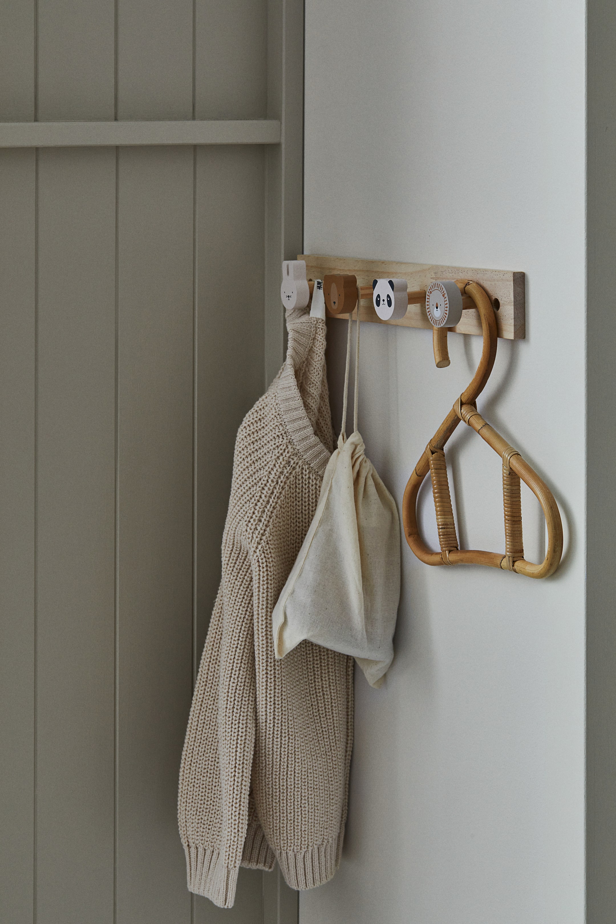 Wooden Wall-mounted Rack