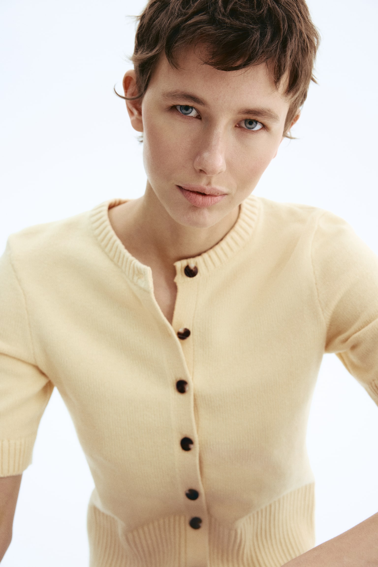 Short-sleeved cardigan - Light yellow/Dark brown/White - 4