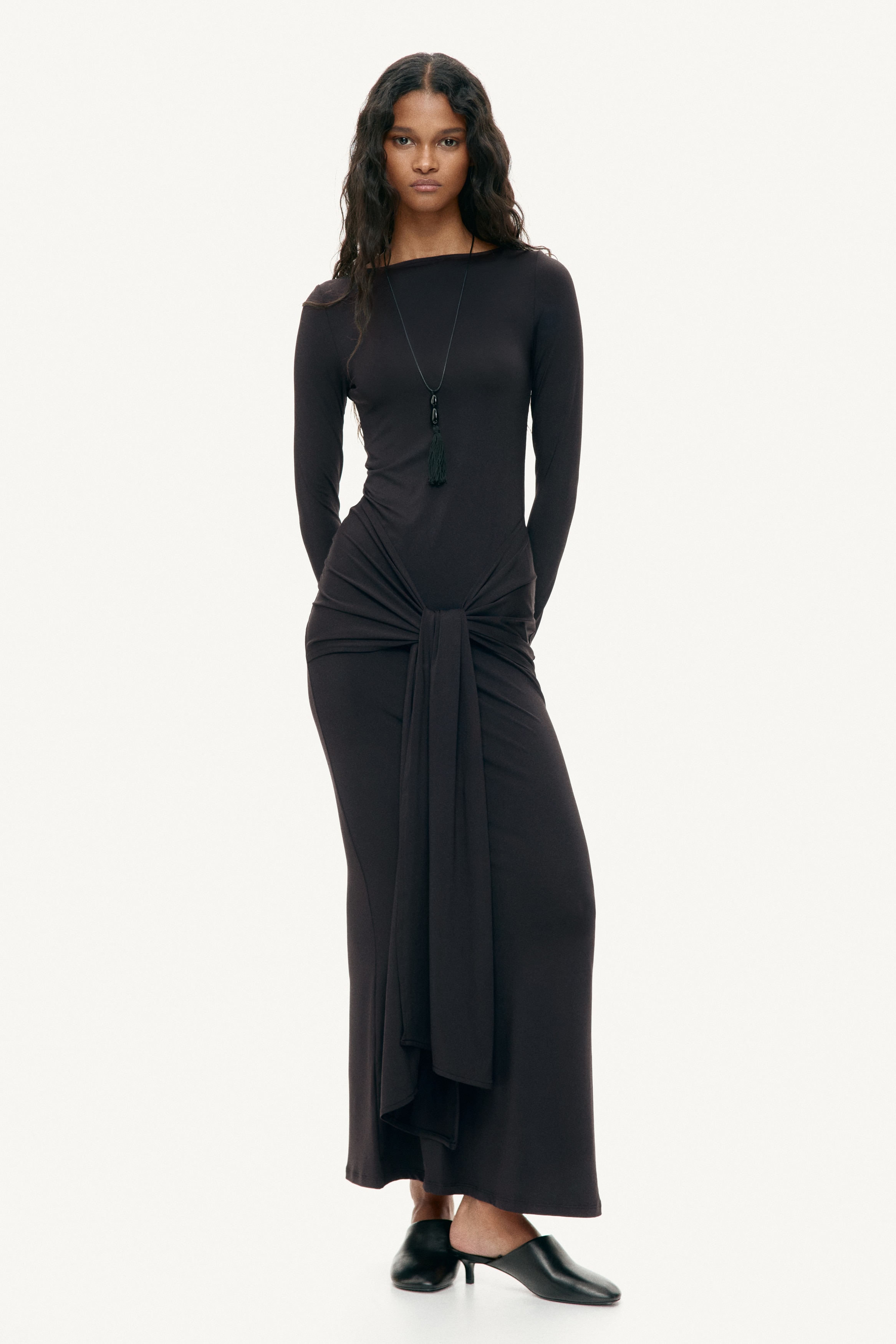 Tricot jurk met geknoopt detailModel