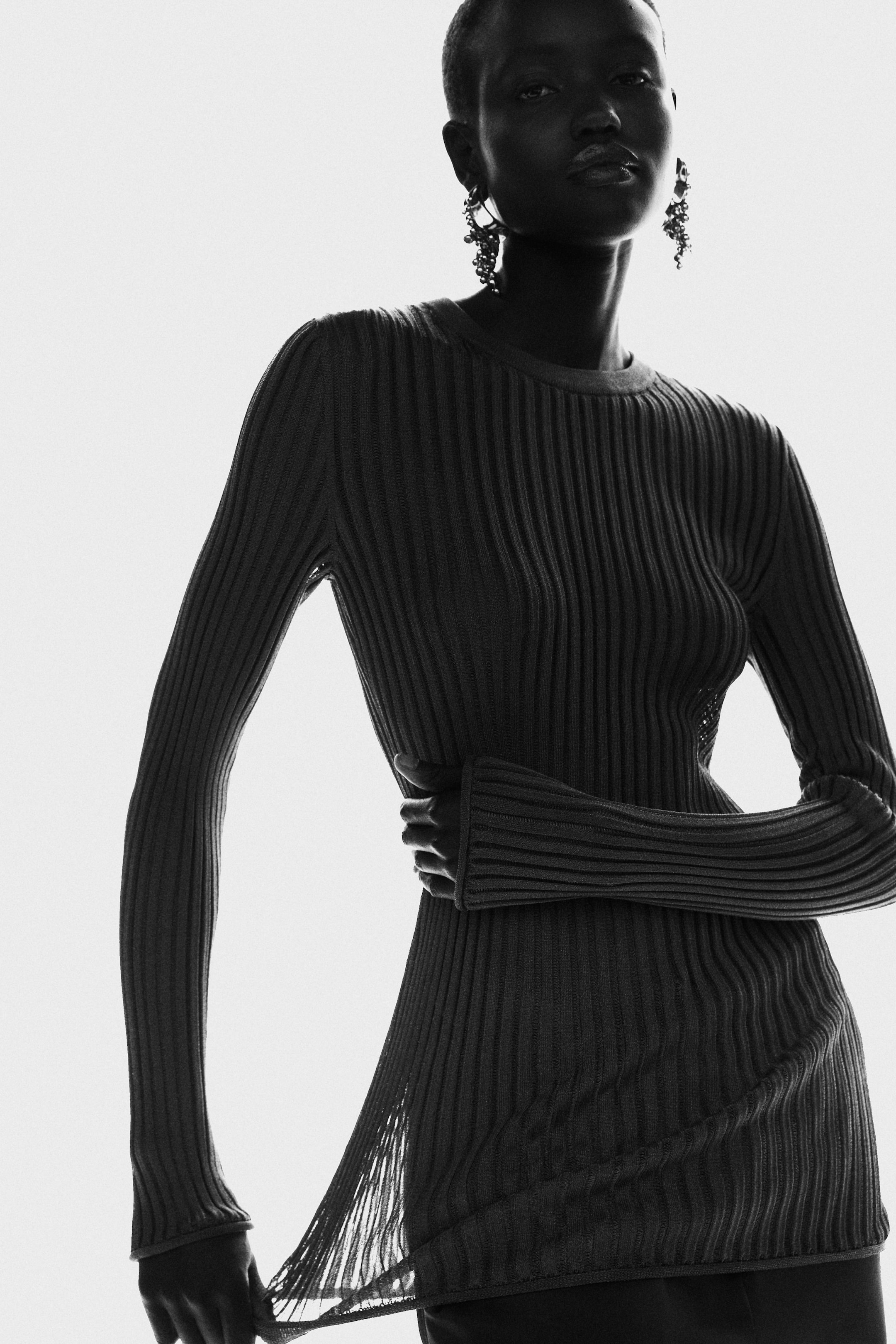 拡大画像を表示: Sheer rib-knit top - ダークカーキグリーン - レディース | H&M JP 3