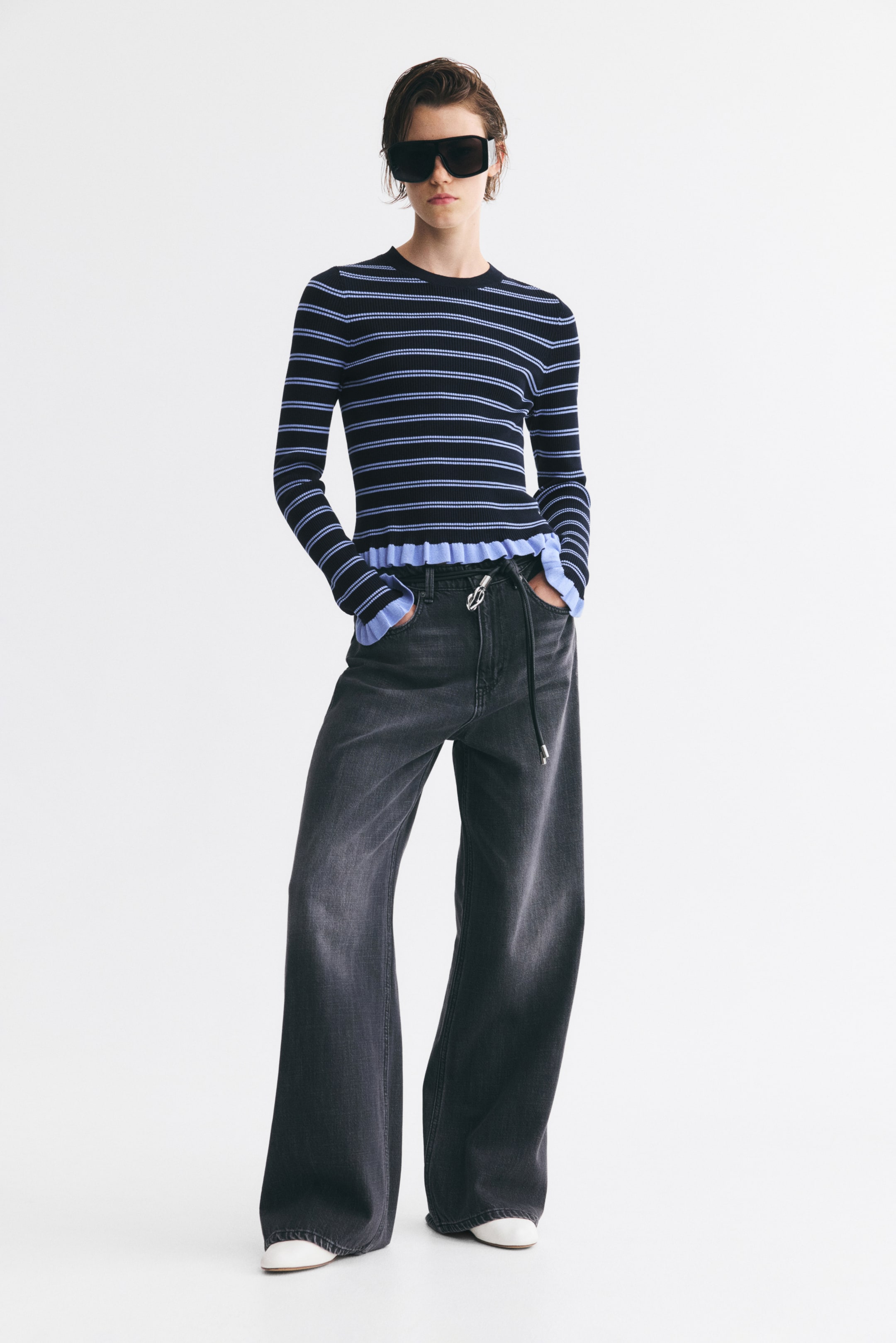 Agrandir l'image: Top à bords ruchés en maille côtelée - Bleu marine/rayé - FEMME | H&M CH 1