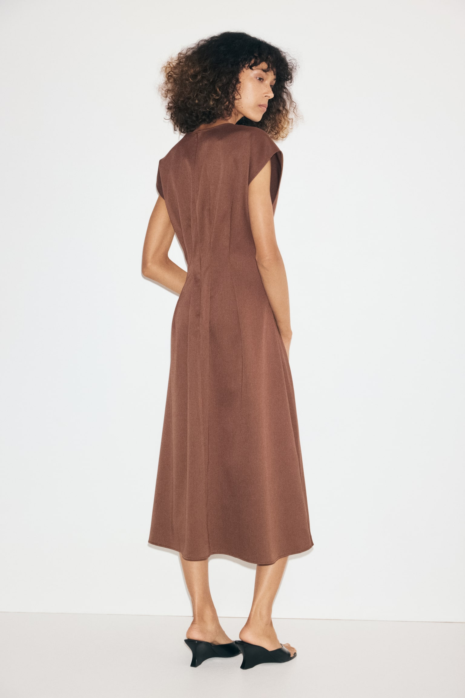 Женское платье H&M Sleeved Midi, цвет: Тёмный коричневый — фото 5