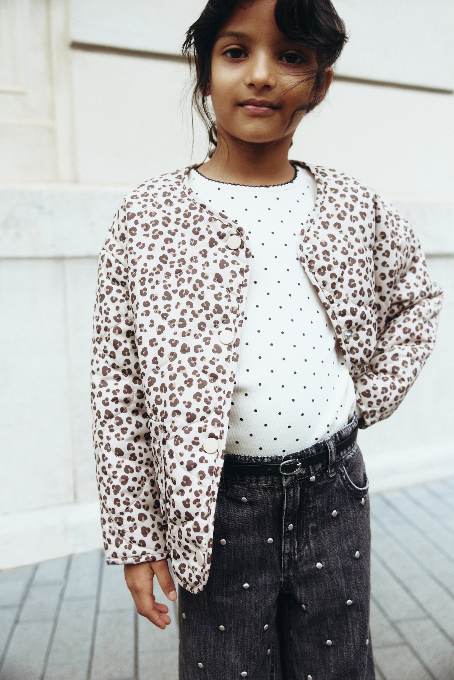 Детские джинсы H&M Wide-Leg Jeans with Motif Details, цвет: Джинсовый чёрный — фото 4