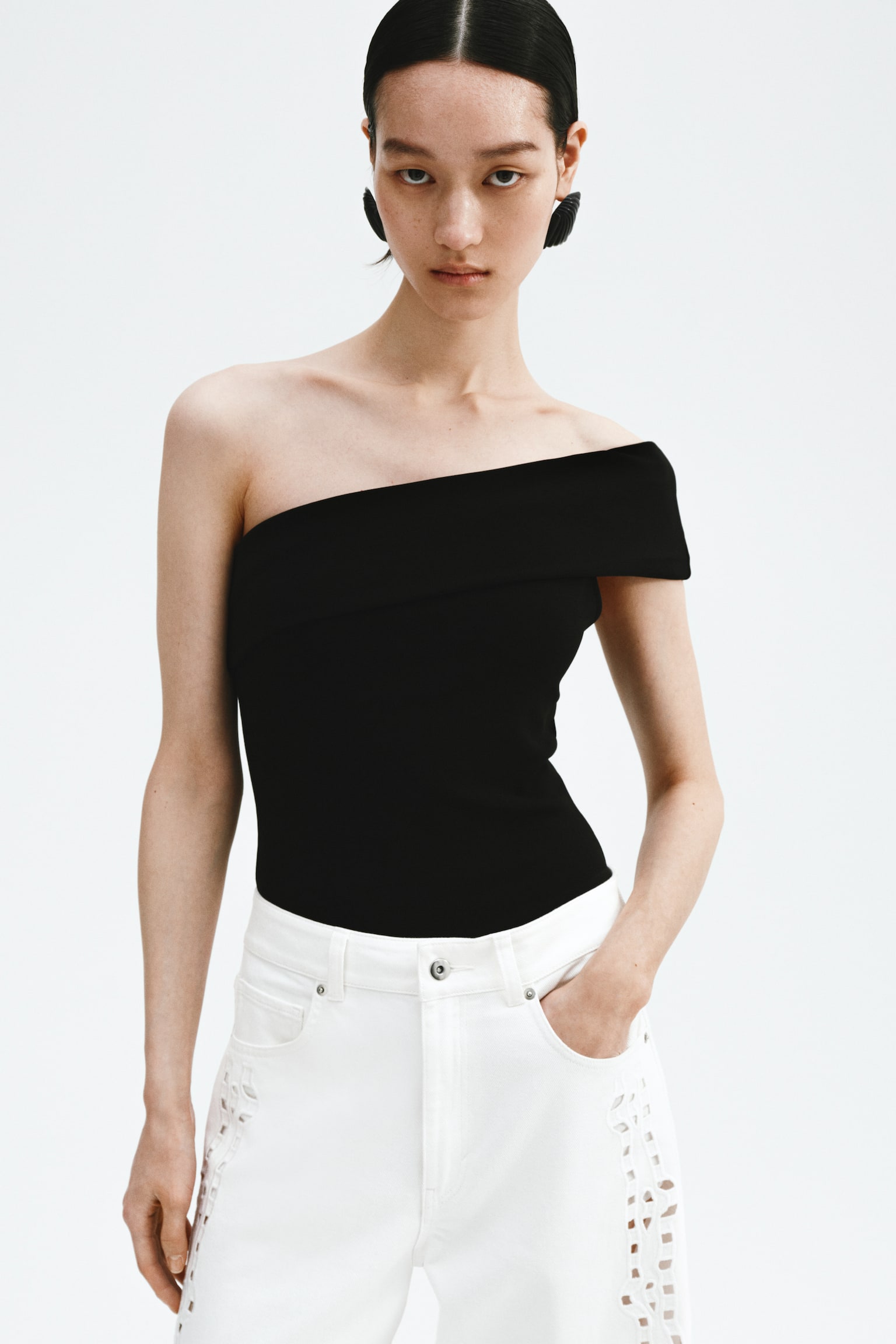 Off-the-shoulder thong body - Black/Cream - 5