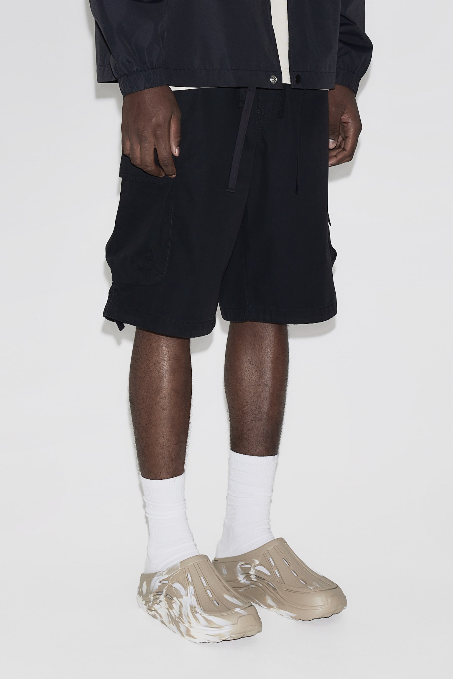 Loose Fit Cargo shorts - Black/White - 8