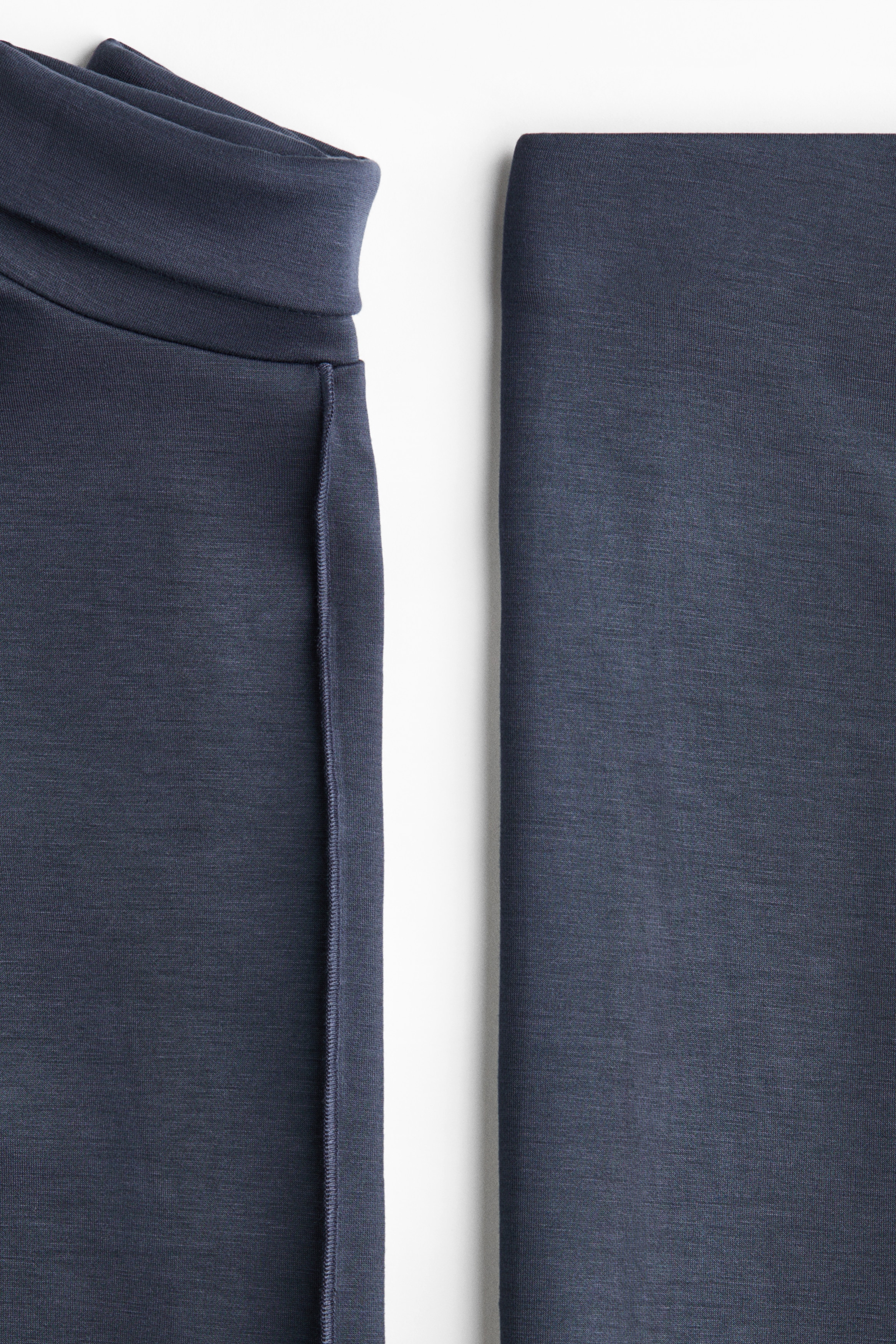 2-piece top and trousers set