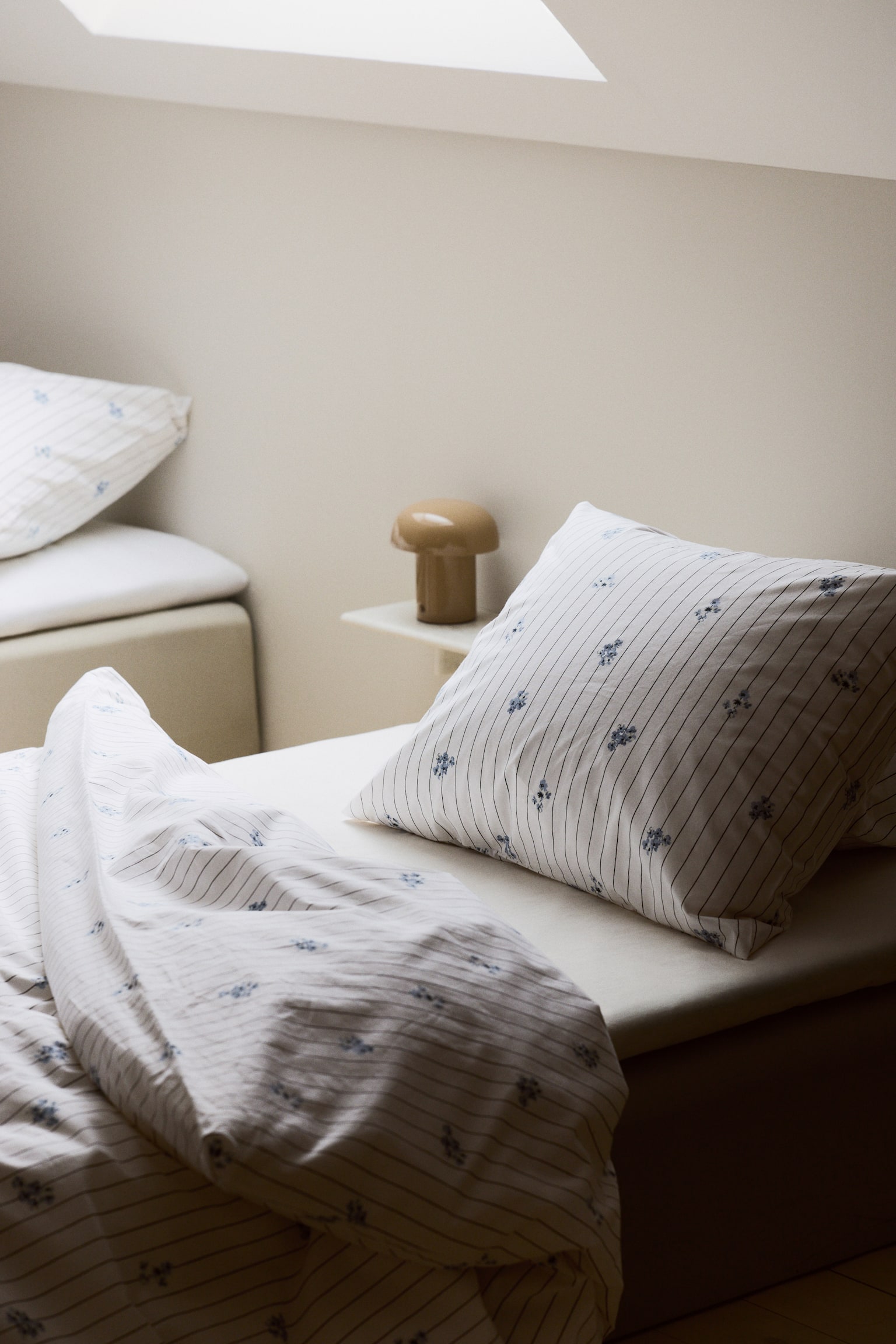 Set de husă pilotă din percal pentru o persoană - Alb/flori - 2