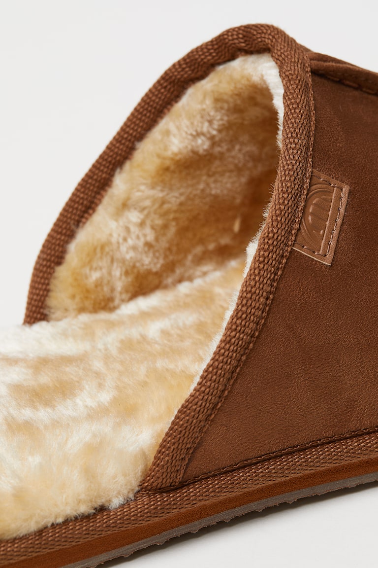 Faux shearling-lined slippers Camel Men H&M IN