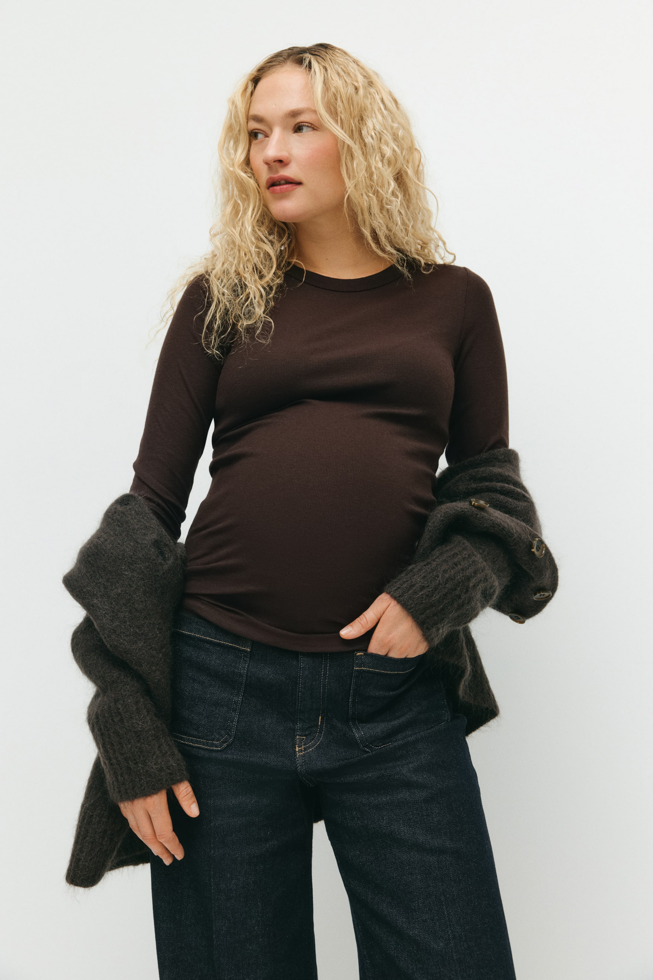 Agrandir l'image: MAMA Top en jersey côtelé - Marron foncé - FEMME | H&M CH 1