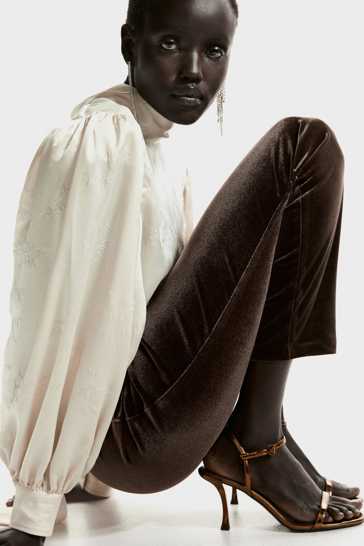 Páskové sandálky na podpatku - Bronzová/Černá - 1