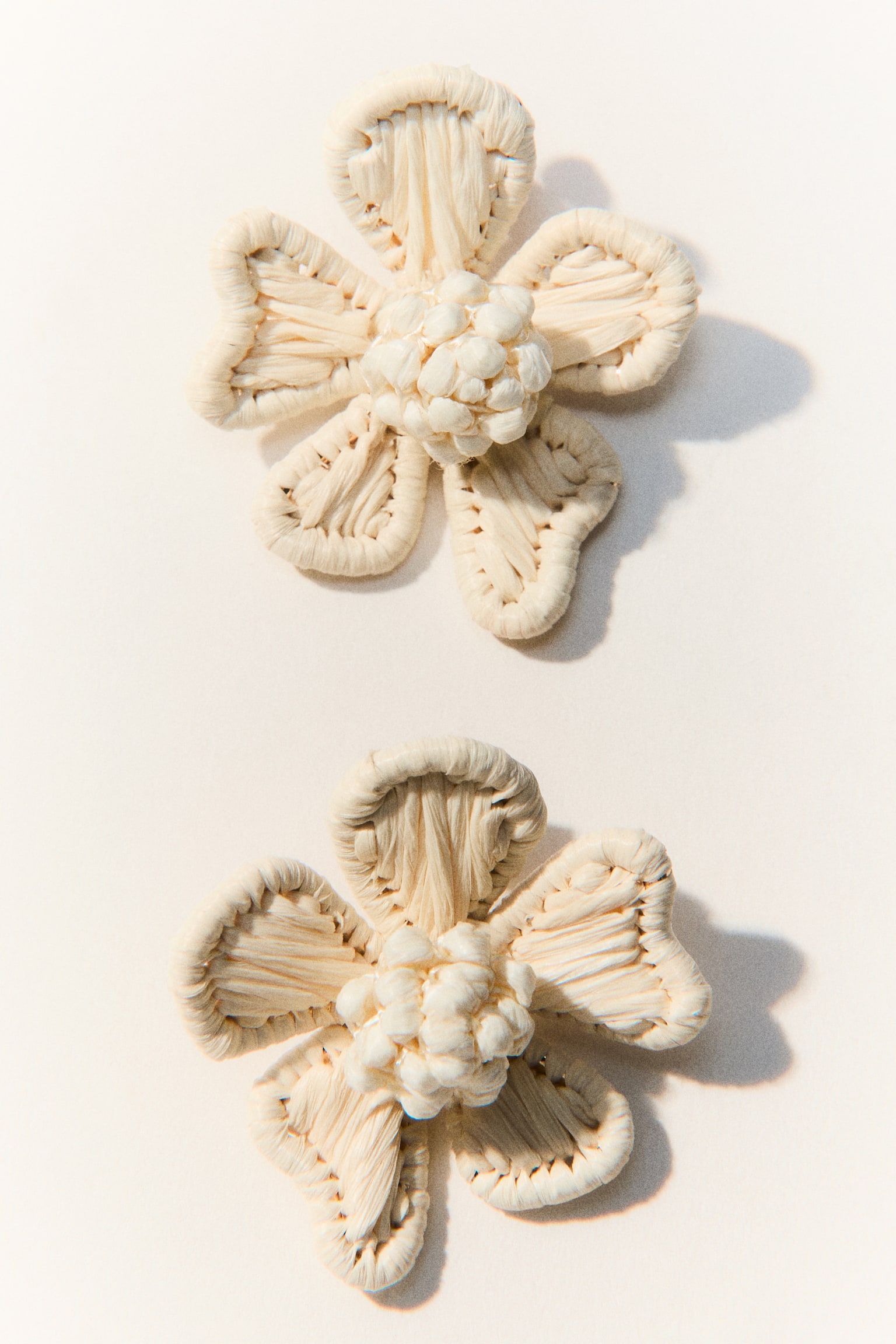 Flower-shaped earrings-Cream - 1