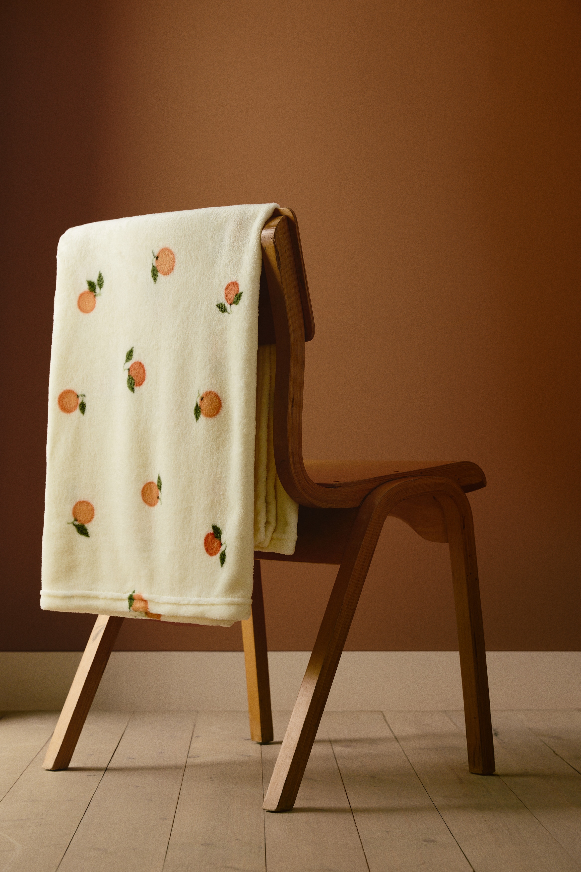 Plaid en tissu polaire à motif - Jaune clair/oranges/Beige clair/dinosaures/Blanc/cœurs/Blanc/arc-en-ciel/Vert clair/véhicules/Beige clair/licornes/Noir/fantômes