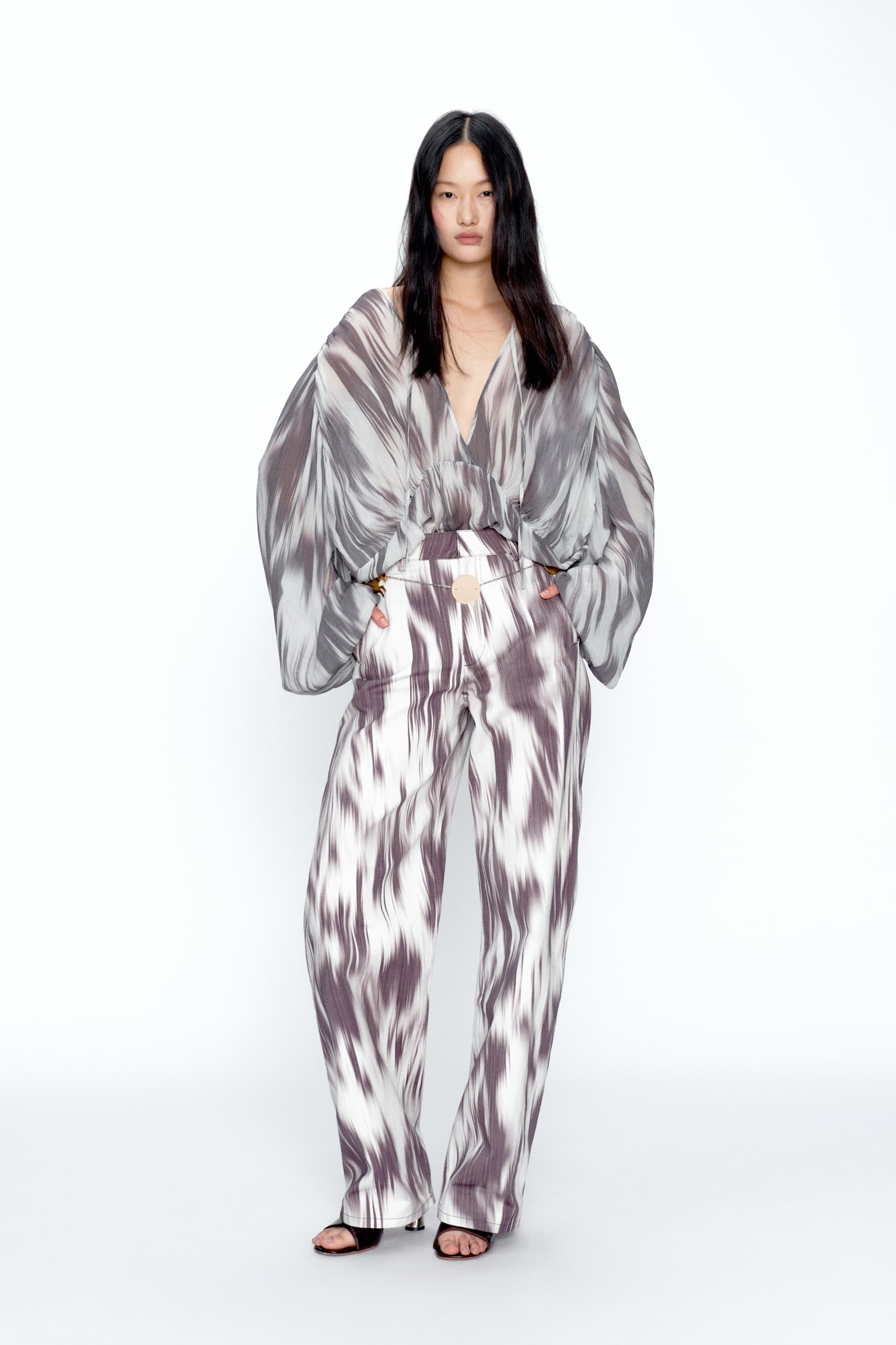 Balloon-sleeved chiffon blouse - White/Dark grey patterned - 2