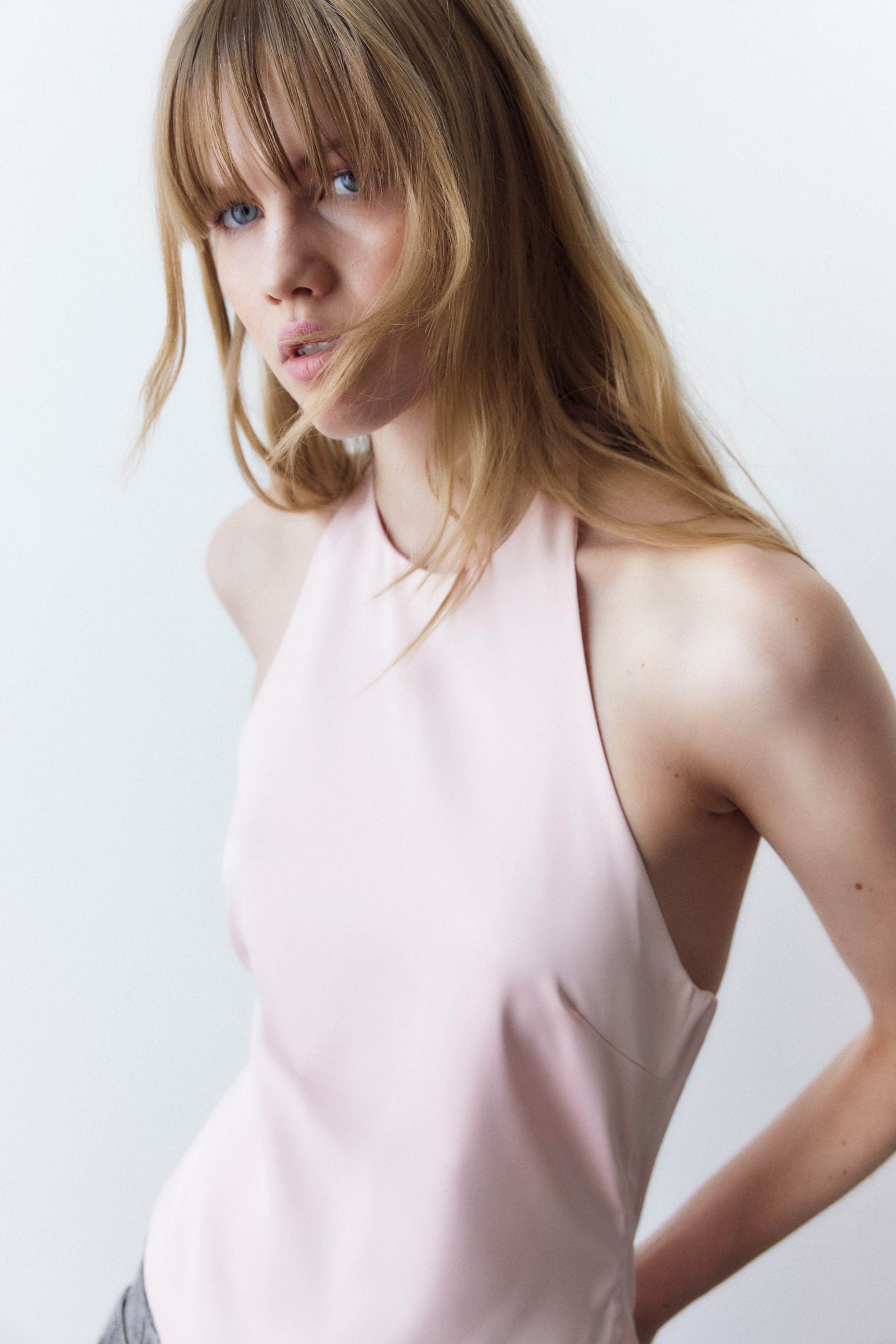 Größeres Bild anzeigen: Asymmetrisches Neckholdertop - Hellrosa - Ladies | H&M AT 5