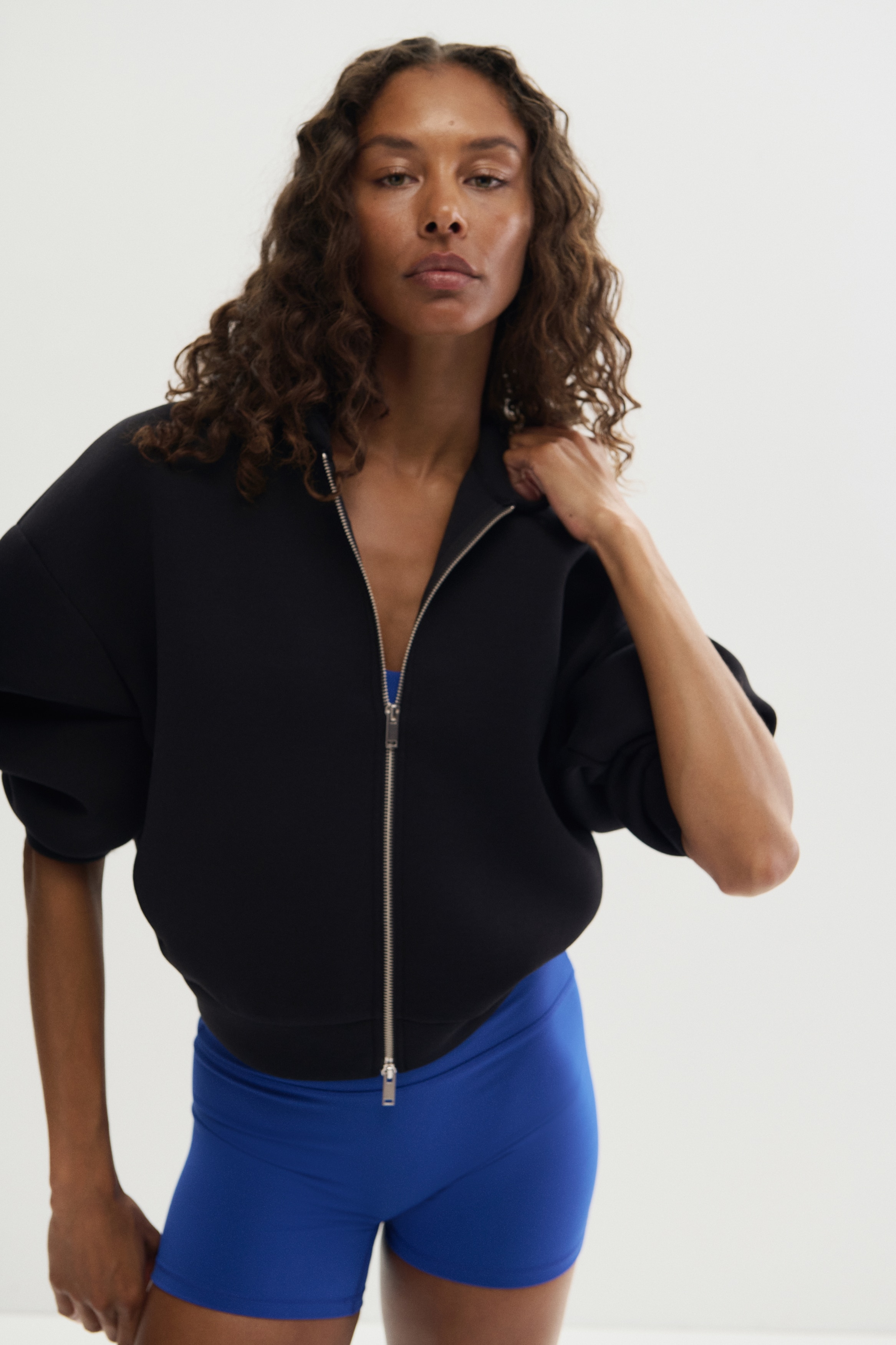 Chaqueta sudadera efecto neopreno con capuchaAuxiliar