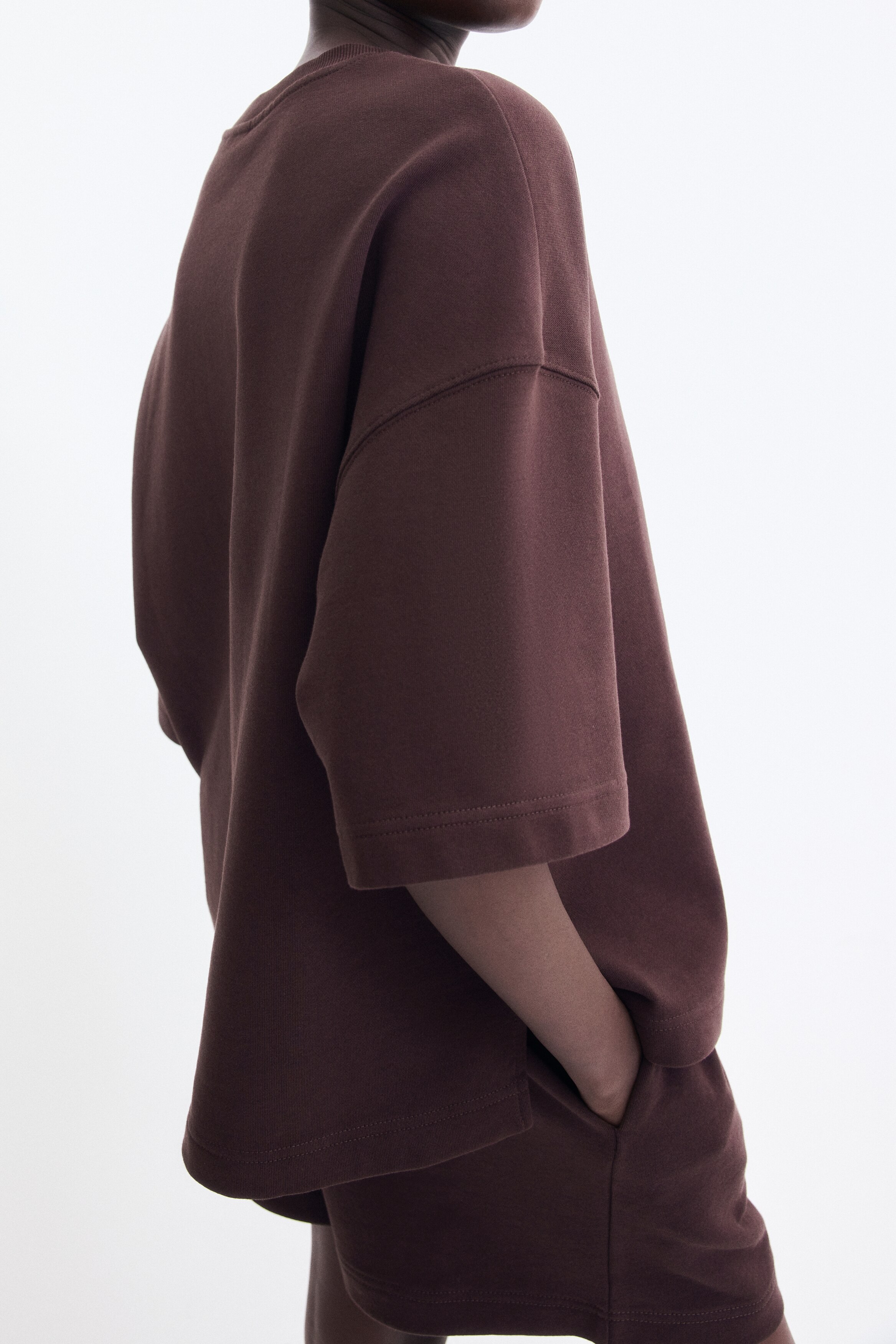 Short-sleeved sweatshirt